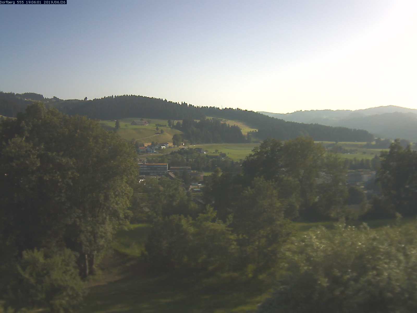 Webcam-Bild: Aussicht vom Dorfberg in Langnau 20190626-190601