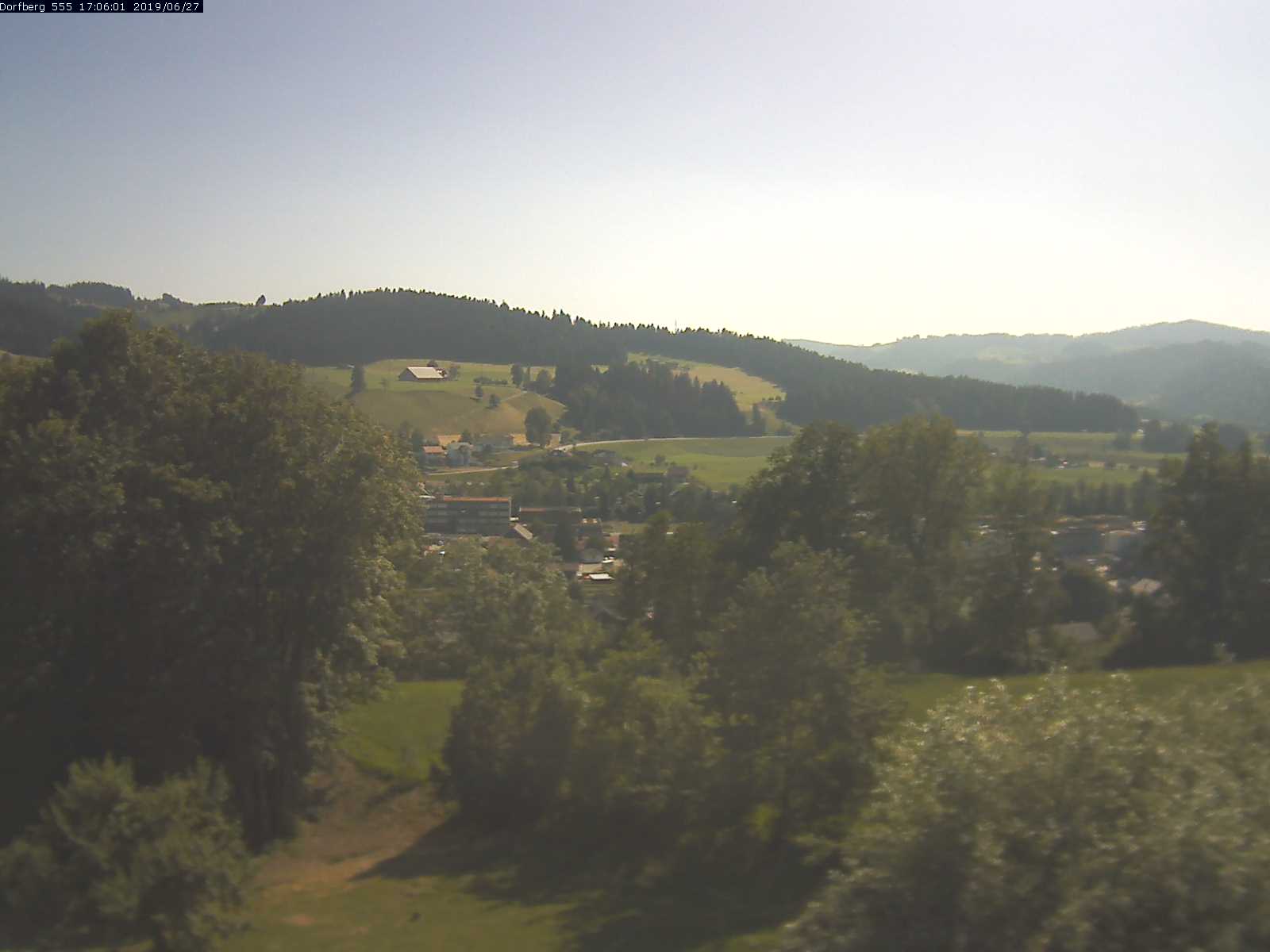 Webcam-Bild: Aussicht vom Dorfberg in Langnau 20190627-170601