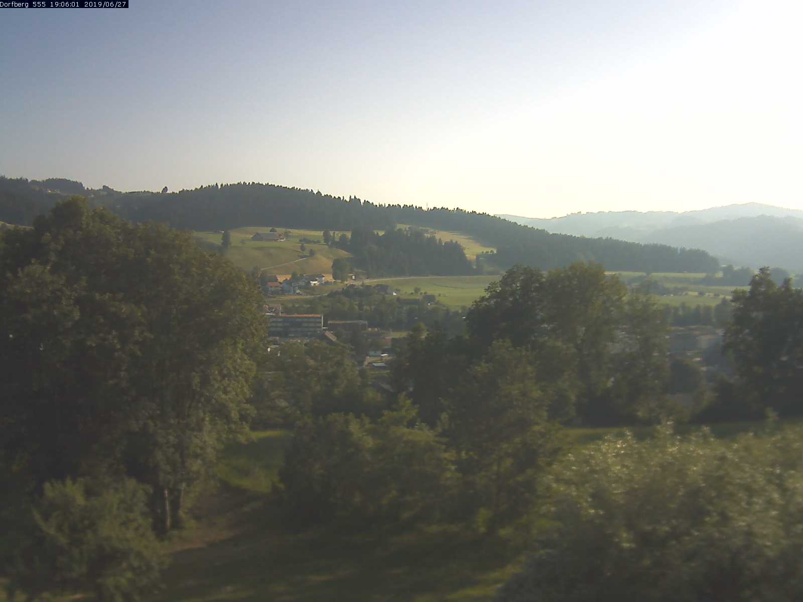 Webcam-Bild: Aussicht vom Dorfberg in Langnau 20190627-190601