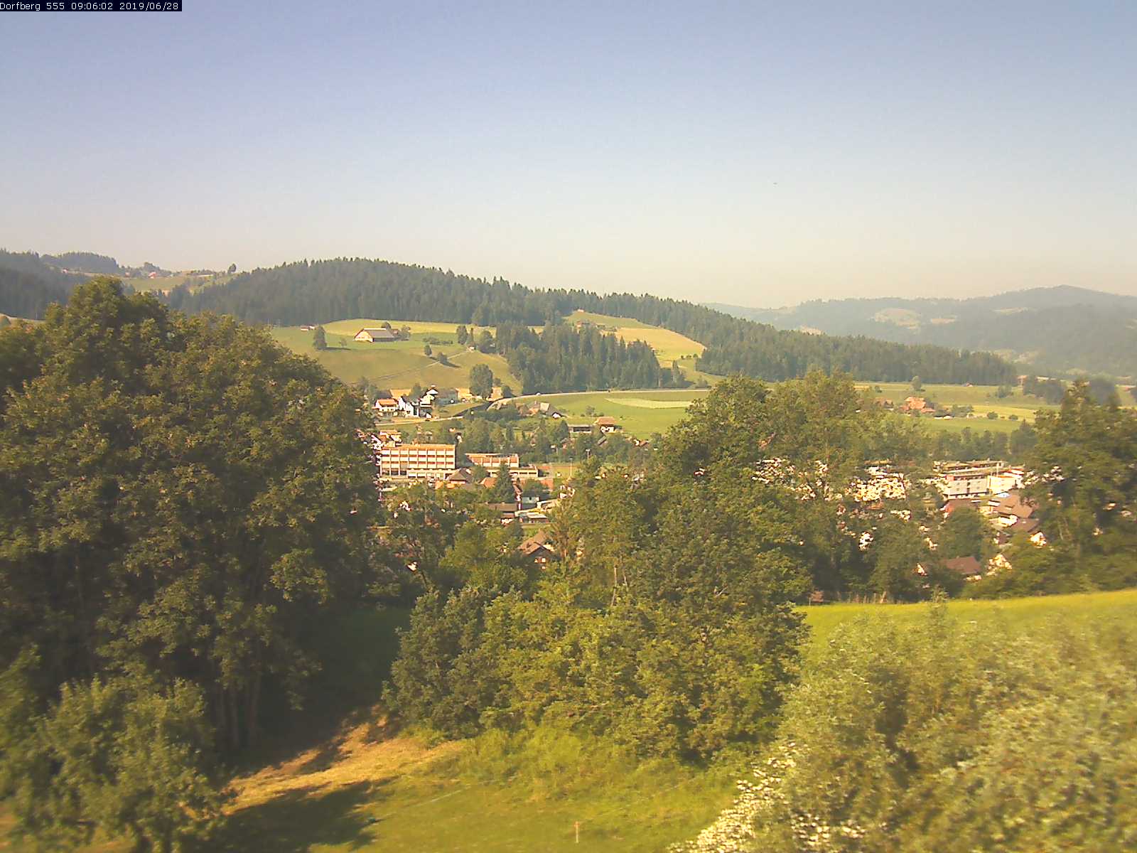 Webcam-Bild: Aussicht vom Dorfberg in Langnau 20190628-090601