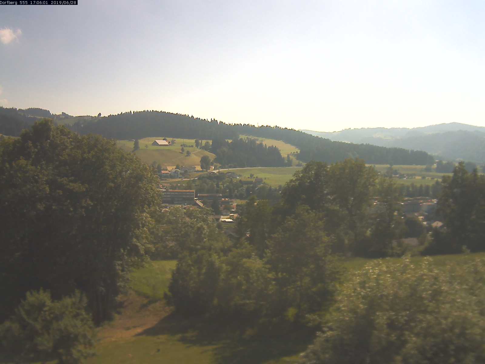 Webcam-Bild: Aussicht vom Dorfberg in Langnau 20190628-170601