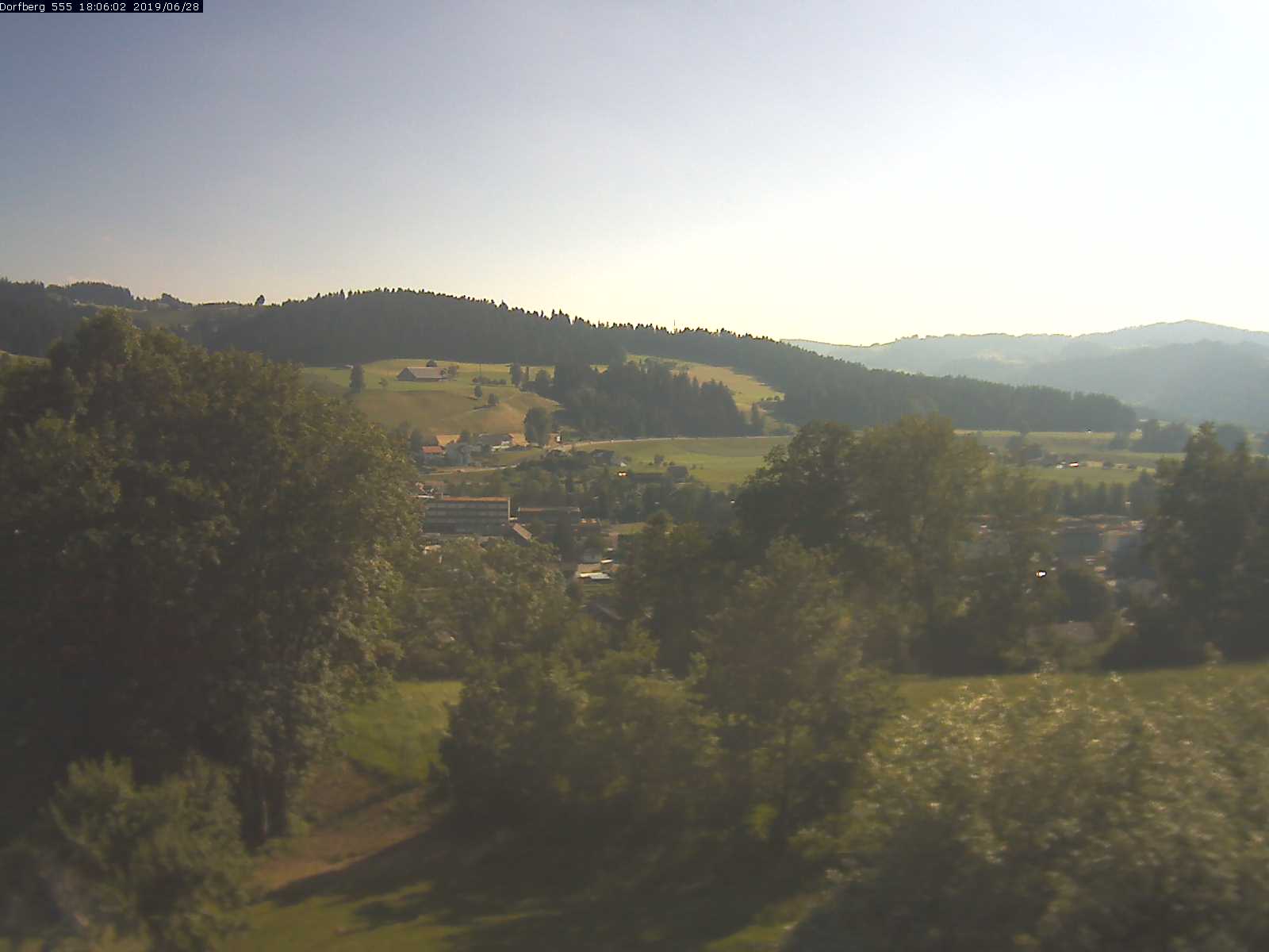 Webcam-Bild: Aussicht vom Dorfberg in Langnau 20190628-180601