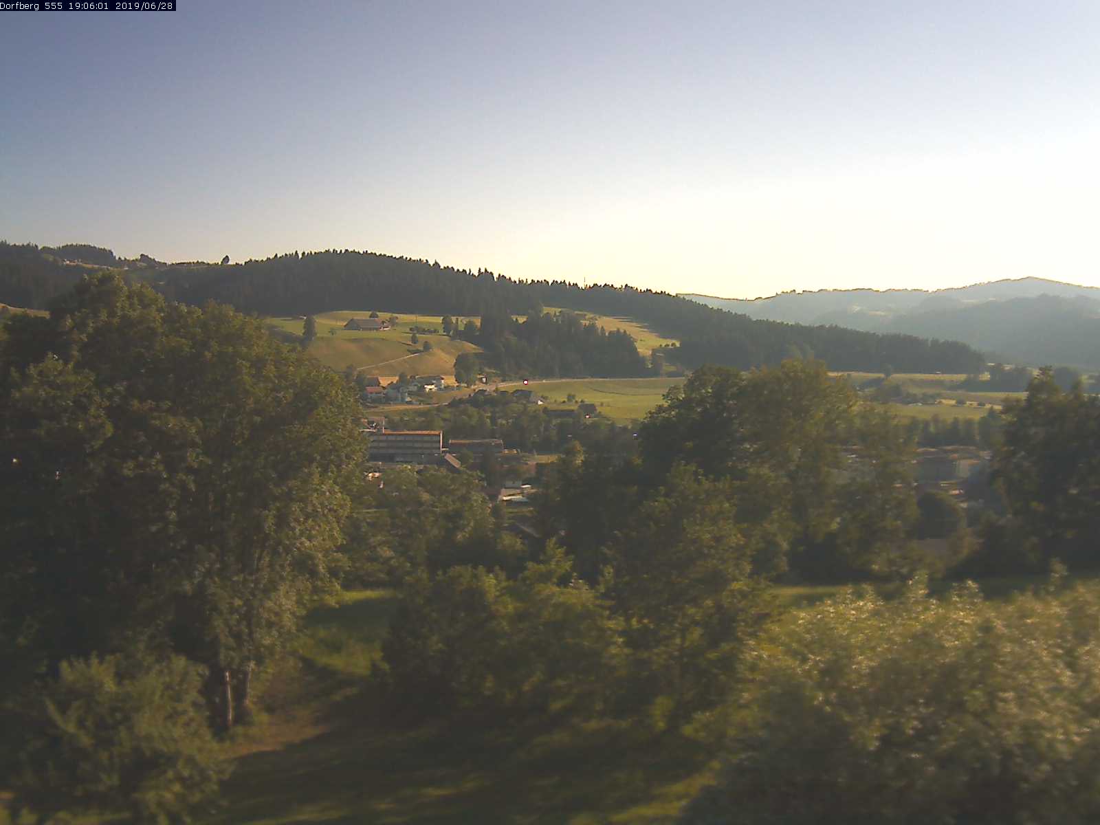 Webcam-Bild: Aussicht vom Dorfberg in Langnau 20190628-190601