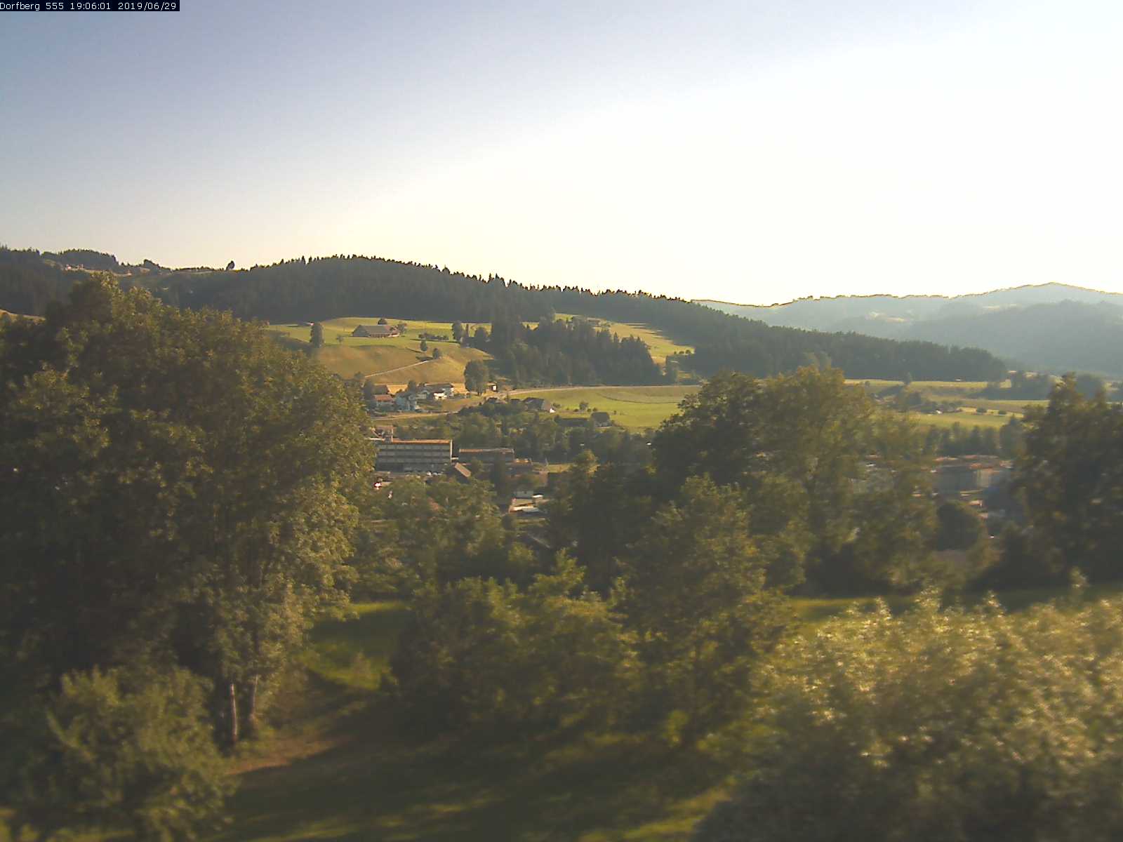 Webcam-Bild: Aussicht vom Dorfberg in Langnau 20190629-190601