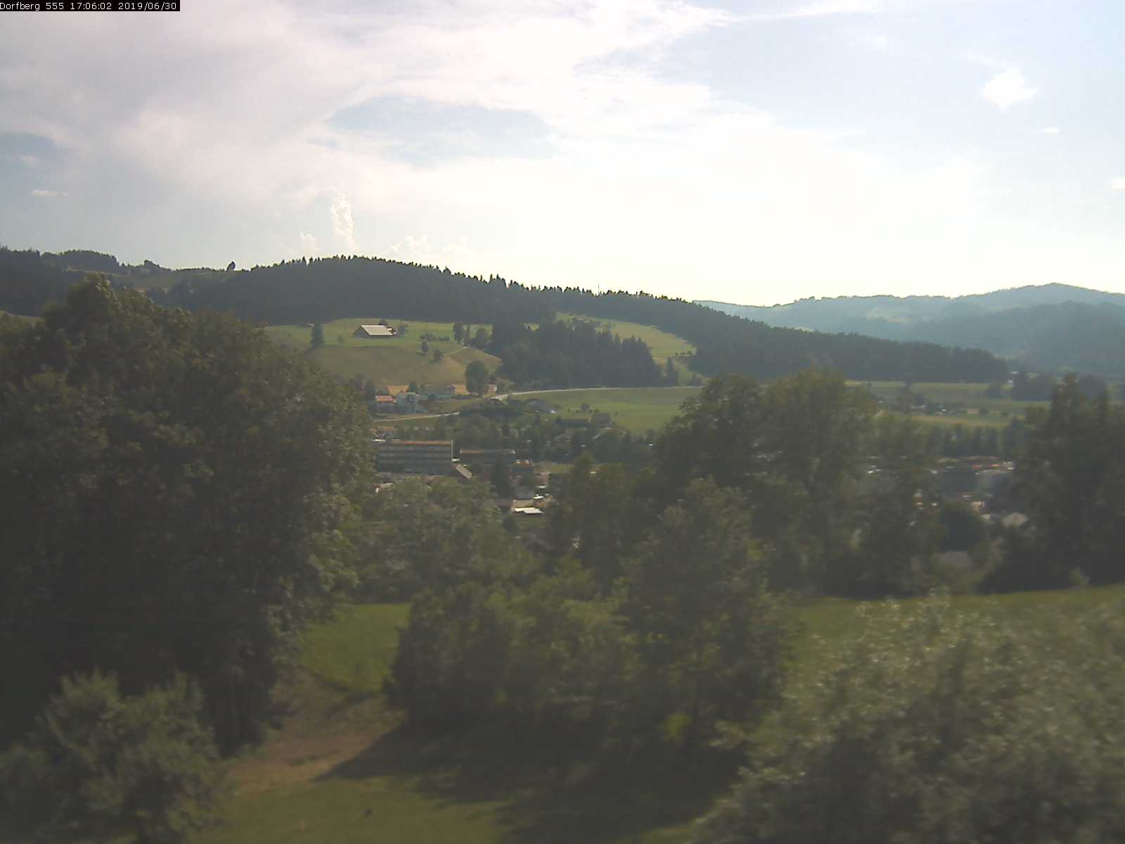 Webcam-Bild: Aussicht vom Dorfberg in Langnau 20190630-170601