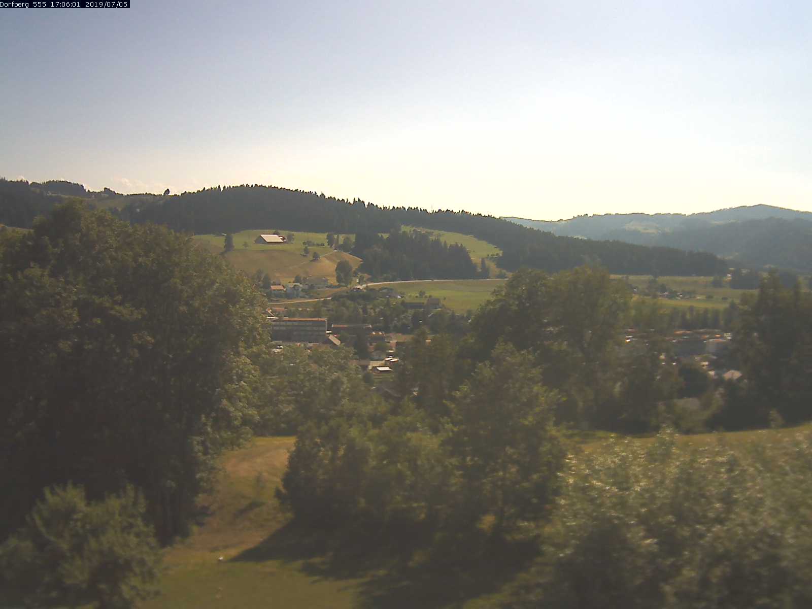 Webcam-Bild: Aussicht vom Dorfberg in Langnau 20190705-170601