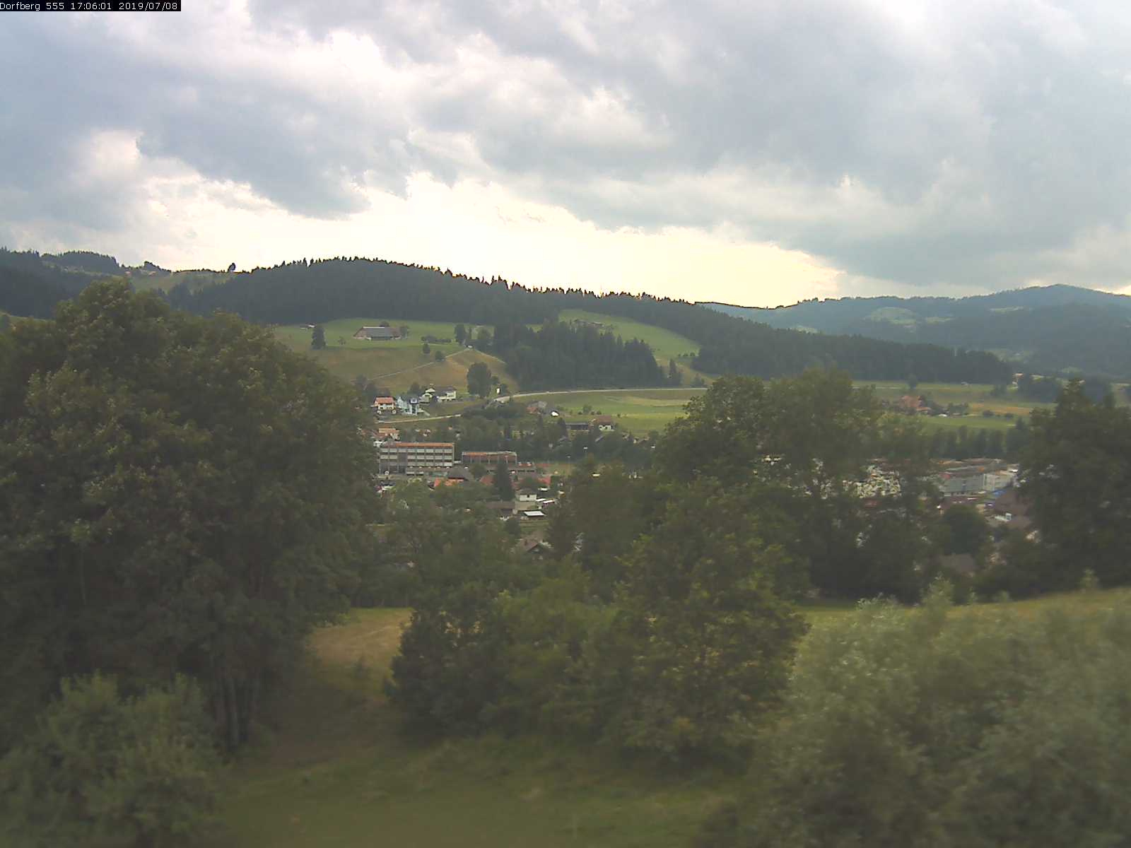 Webcam-Bild: Aussicht vom Dorfberg in Langnau 20190708-170601