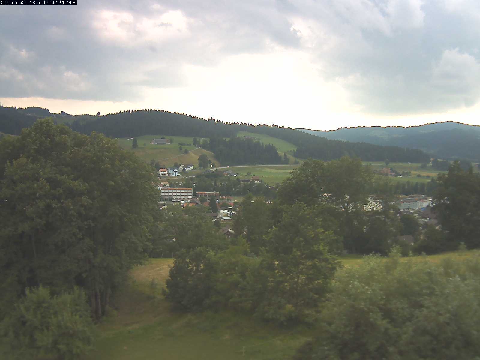 Webcam-Bild: Aussicht vom Dorfberg in Langnau 20190708-180601