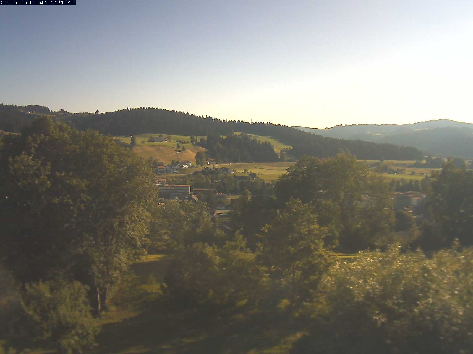 Webcam-Bild: Aussicht vom Dorfberg in Langnau 20190710-190601