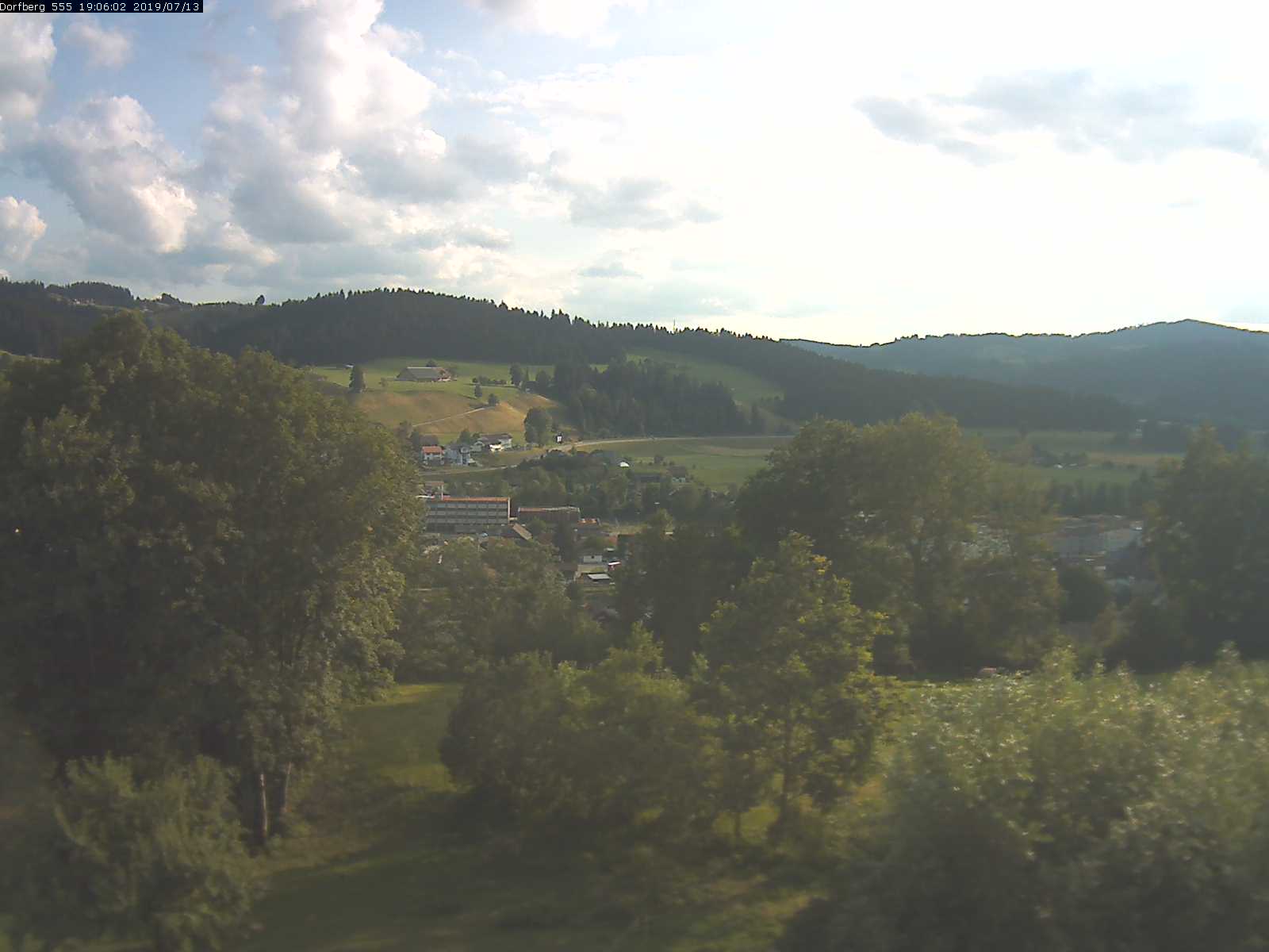Webcam-Bild: Aussicht vom Dorfberg in Langnau 20190713-190601