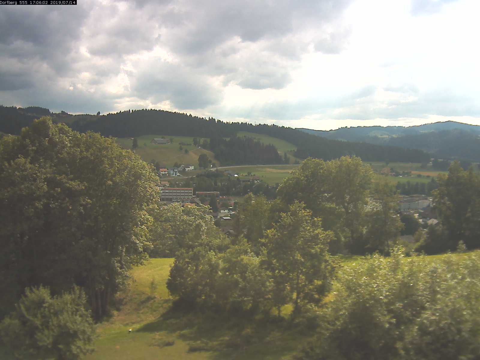 Webcam-Bild: Aussicht vom Dorfberg in Langnau 20190714-170601