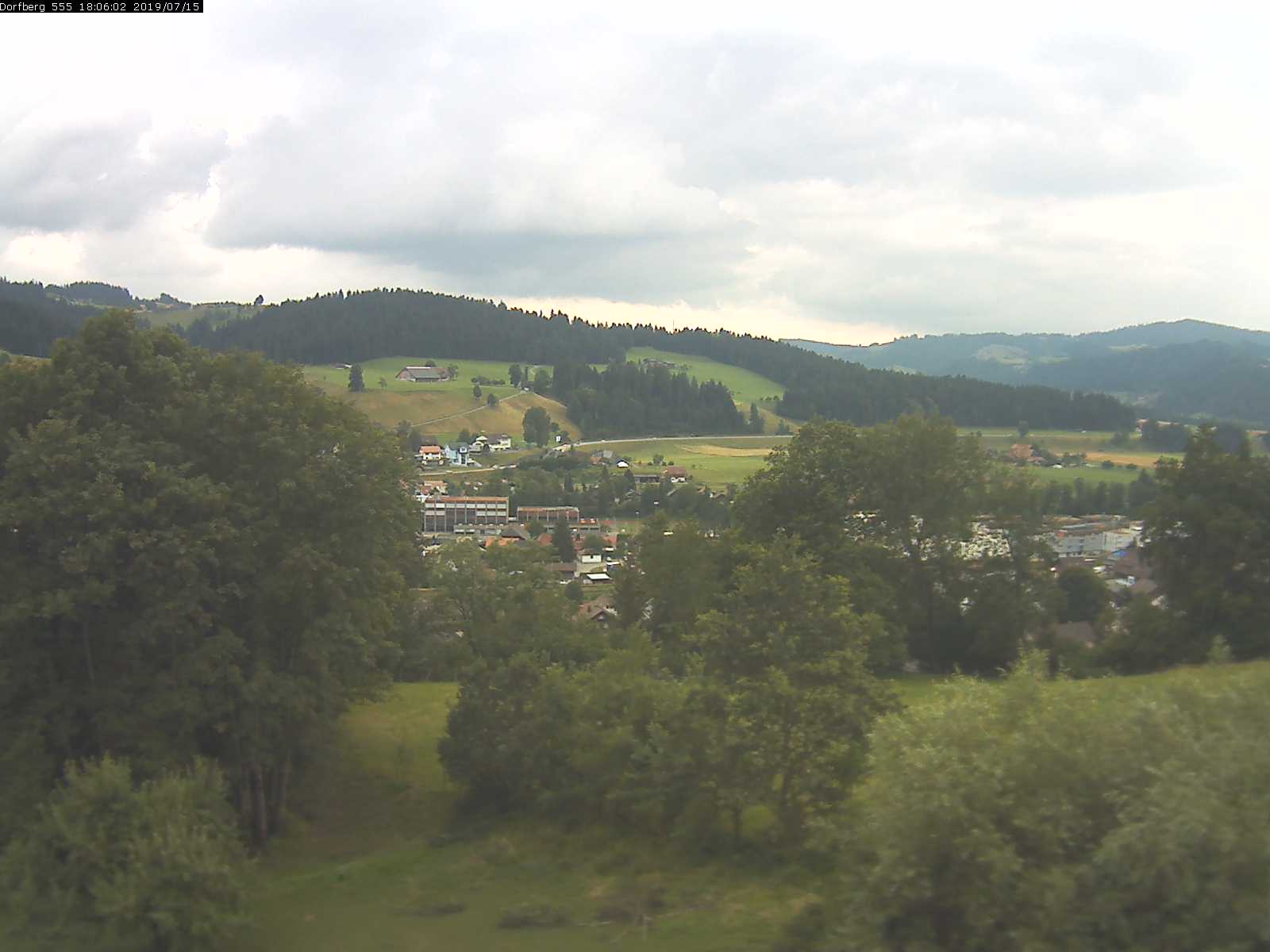 Webcam-Bild: Aussicht vom Dorfberg in Langnau 20190715-180601