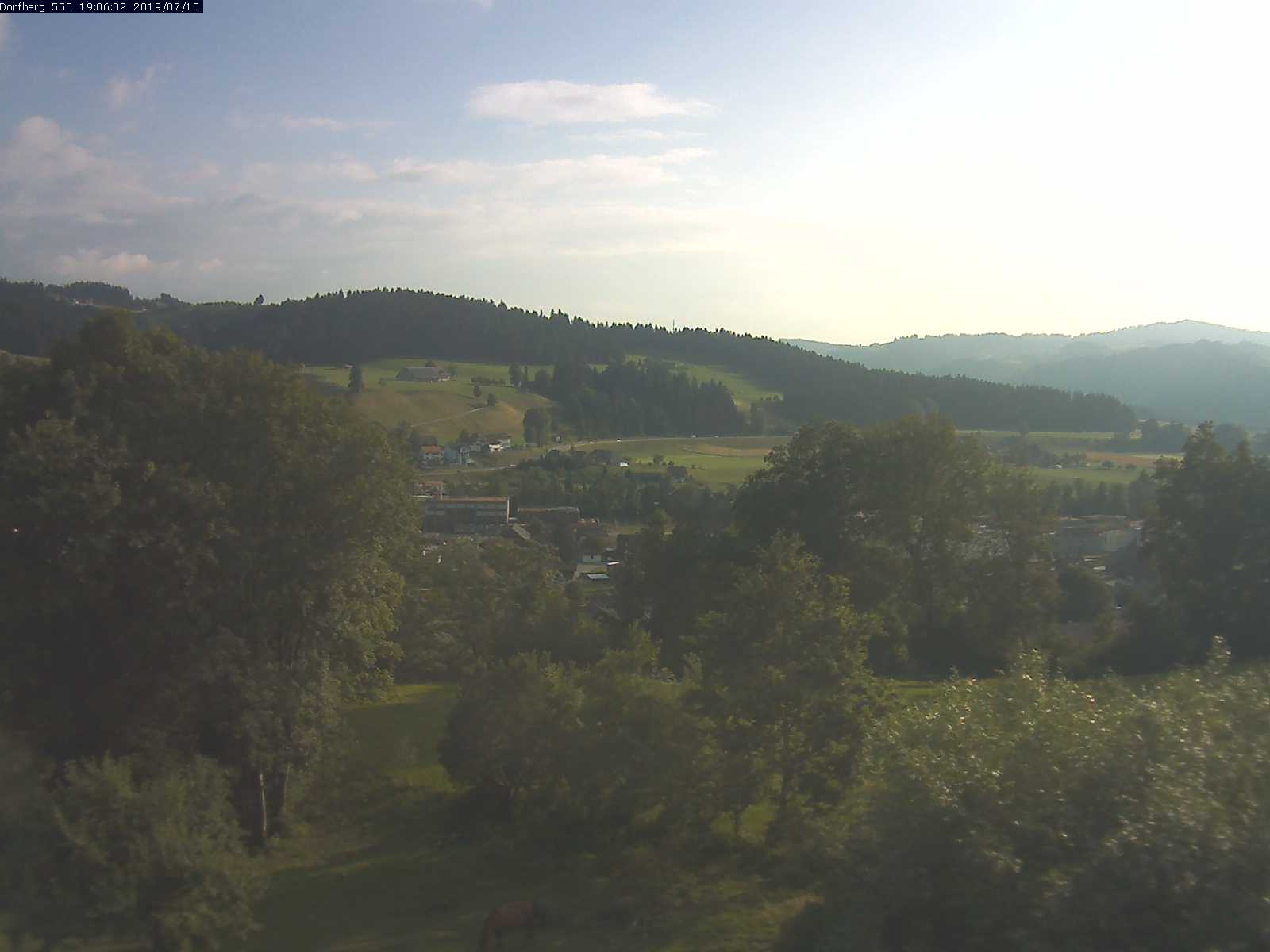 Webcam-Bild: Aussicht vom Dorfberg in Langnau 20190715-190601