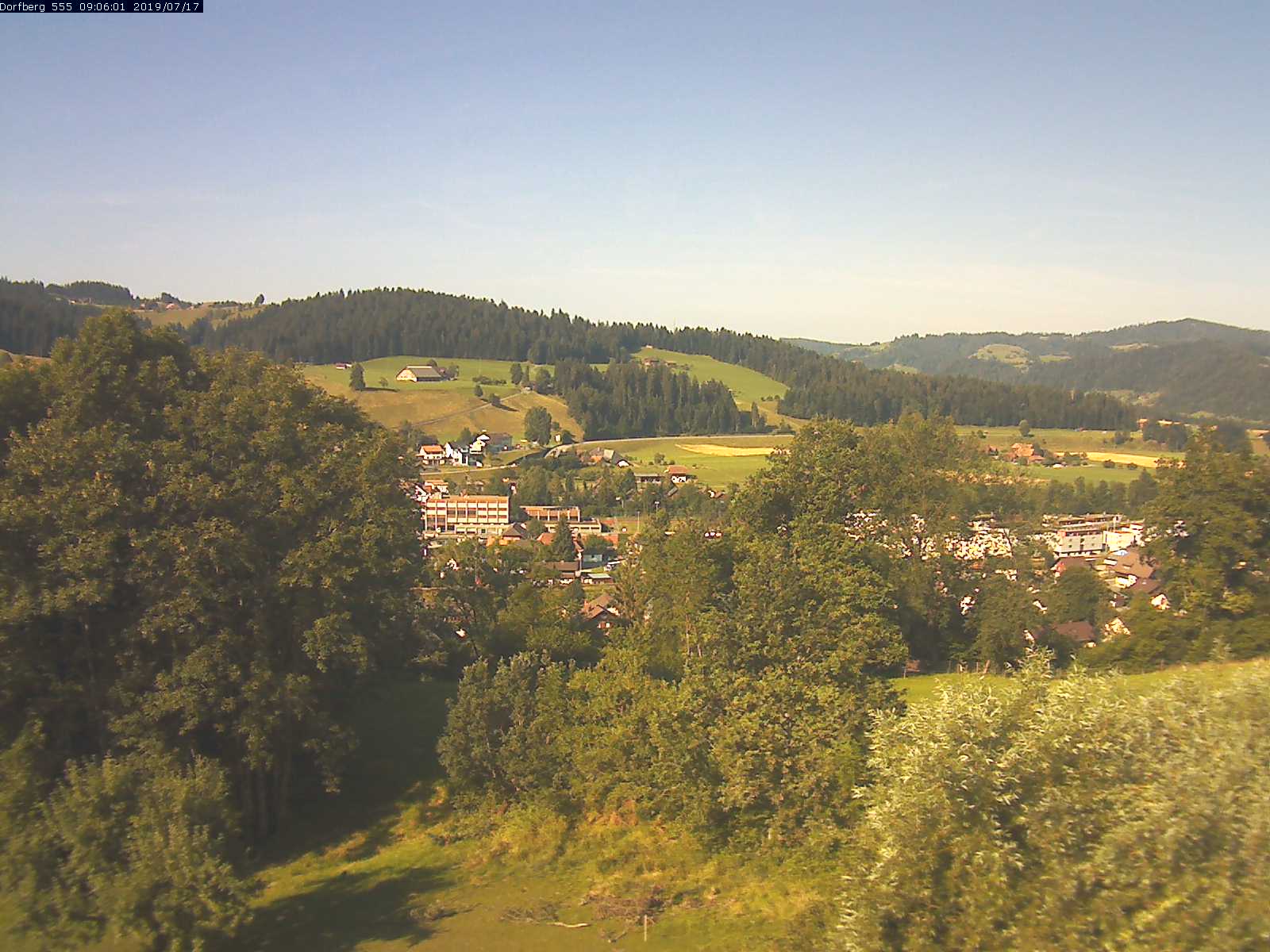 Webcam-Bild: Aussicht vom Dorfberg in Langnau 20190717-090601
