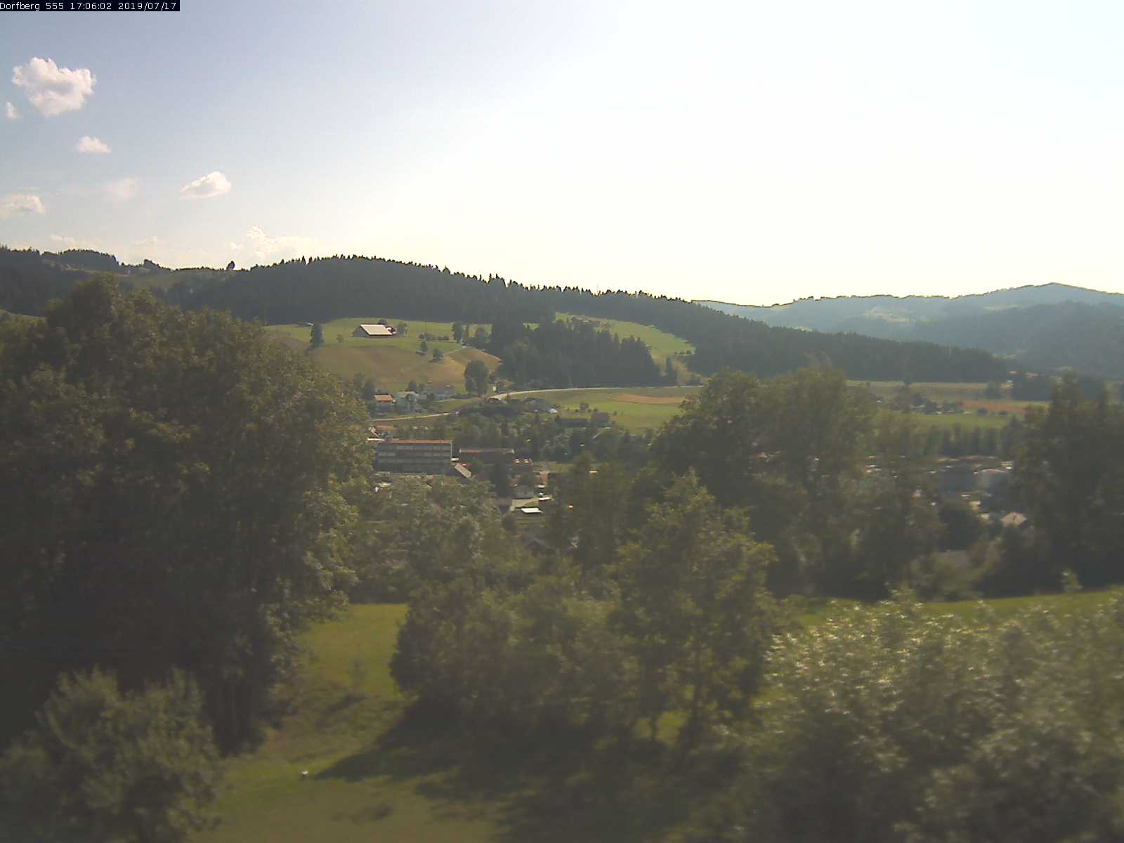 Webcam-Bild: Aussicht vom Dorfberg in Langnau 20190717-170601