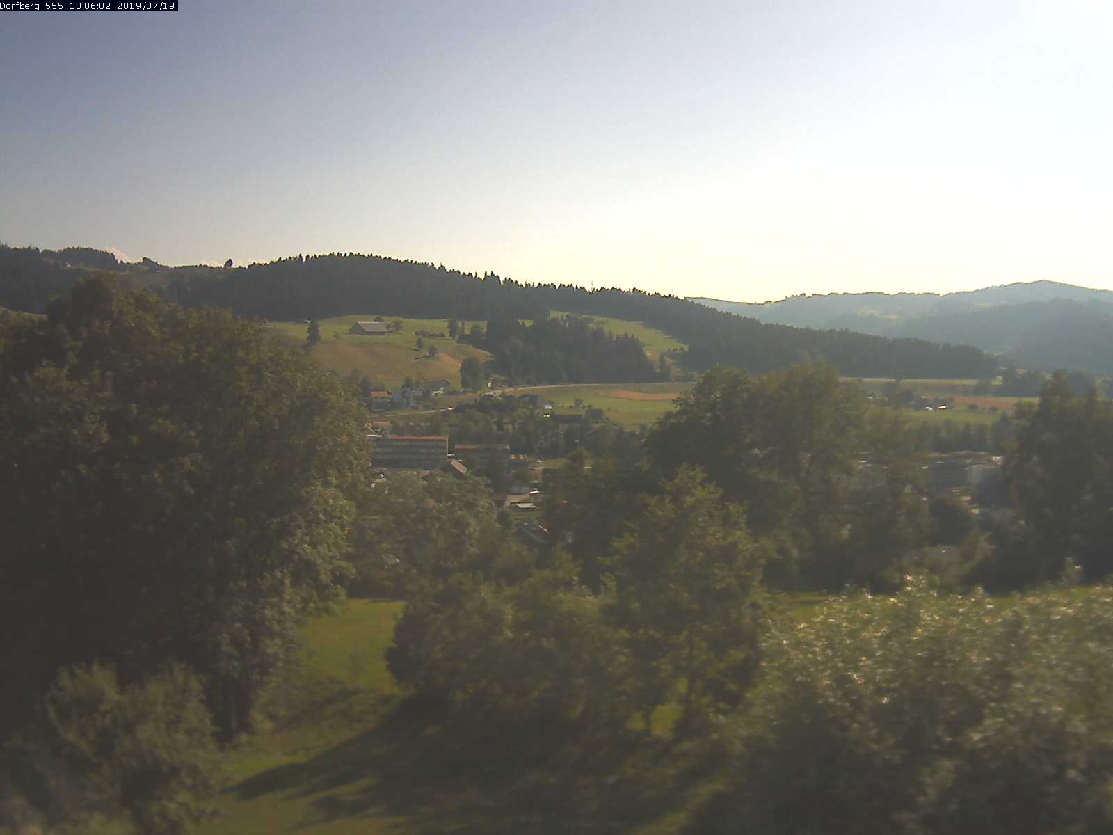 Webcam-Bild: Aussicht vom Dorfberg in Langnau 20190719-180601