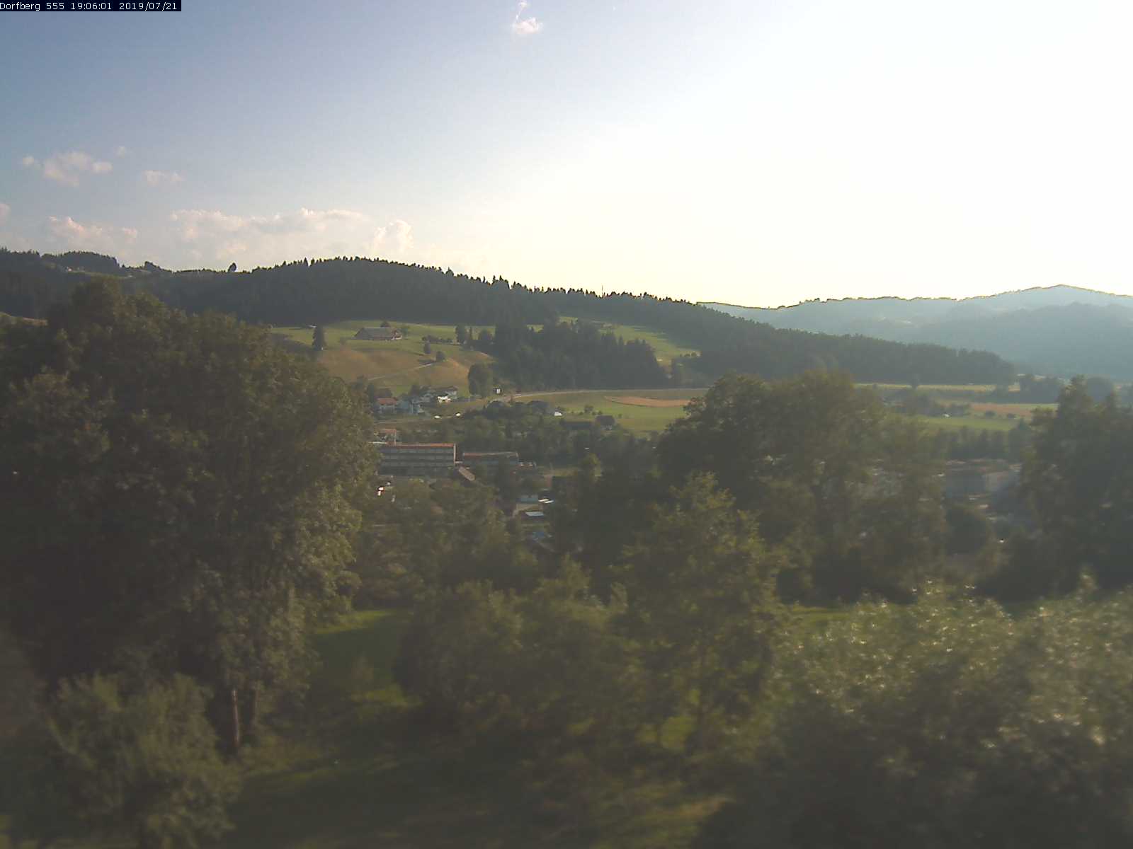 Webcam-Bild: Aussicht vom Dorfberg in Langnau 20190721-190601