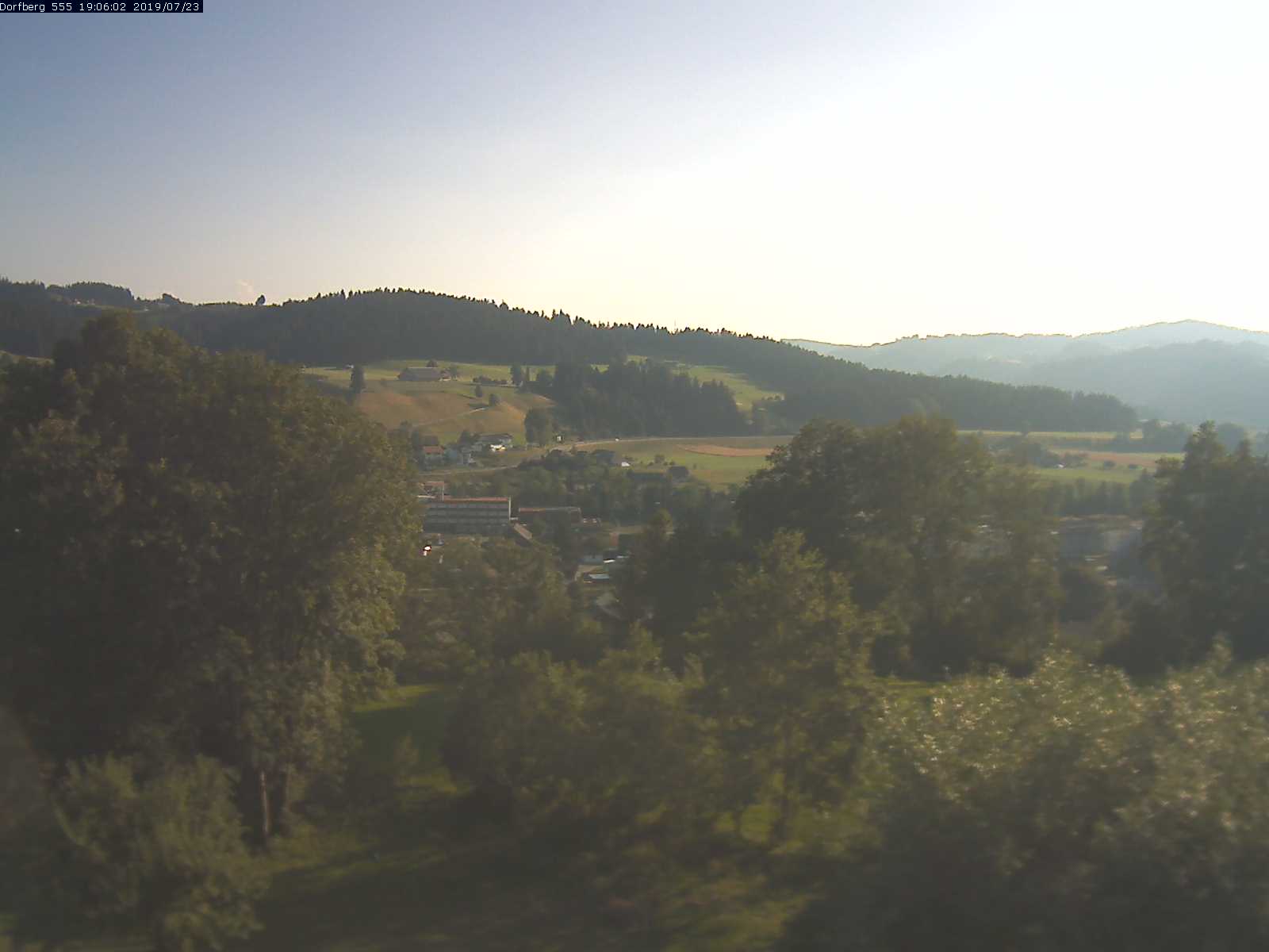 Webcam-Bild: Aussicht vom Dorfberg in Langnau 20190723-190601