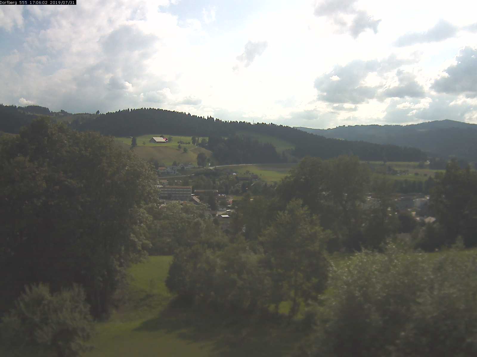 Webcam-Bild: Aussicht vom Dorfberg in Langnau 20190731-170601