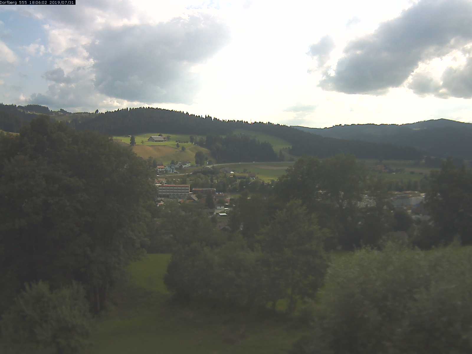 Webcam-Bild: Aussicht vom Dorfberg in Langnau 20190731-180601