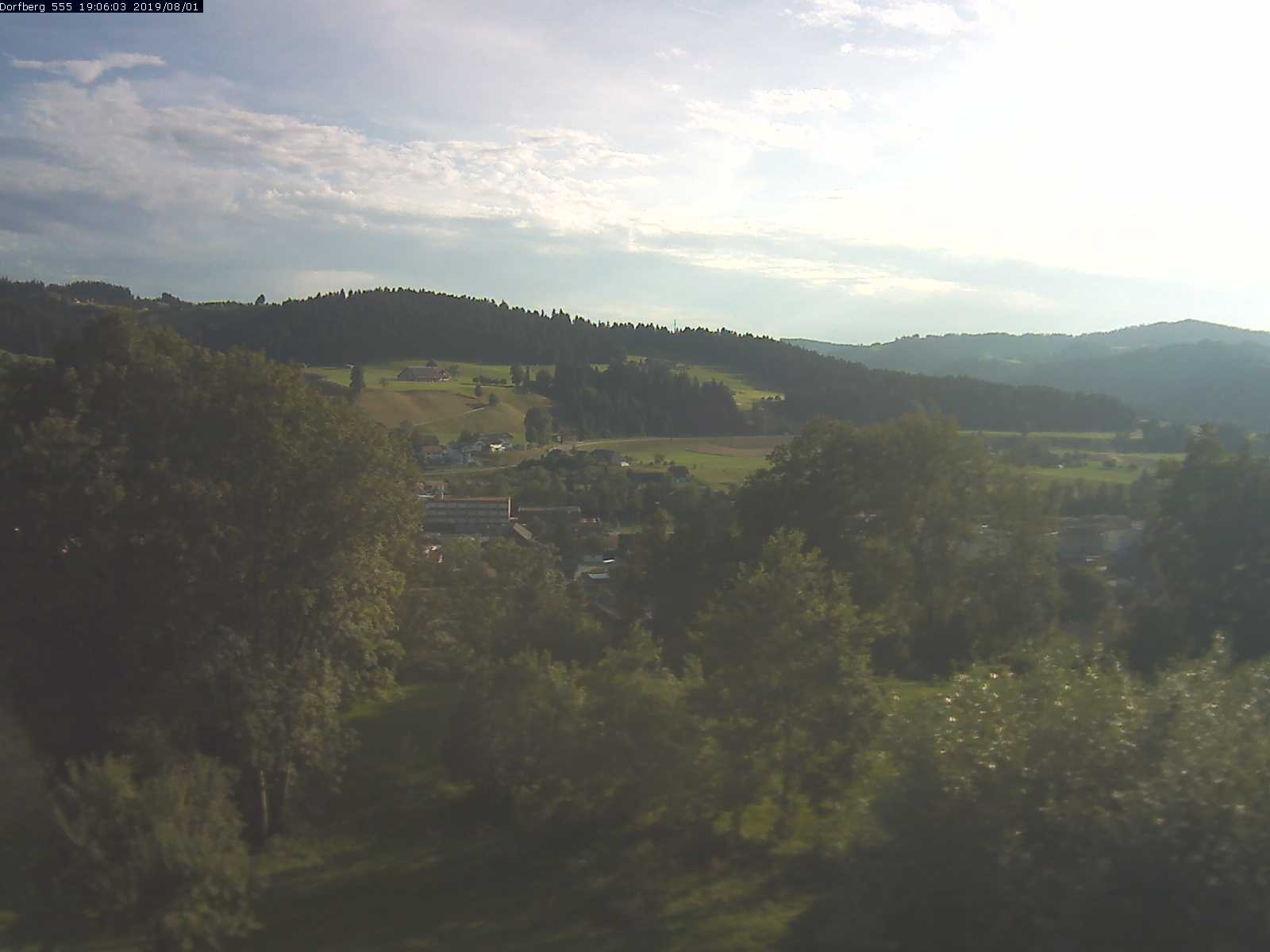 Webcam-Bild: Aussicht vom Dorfberg in Langnau 20190801-190601