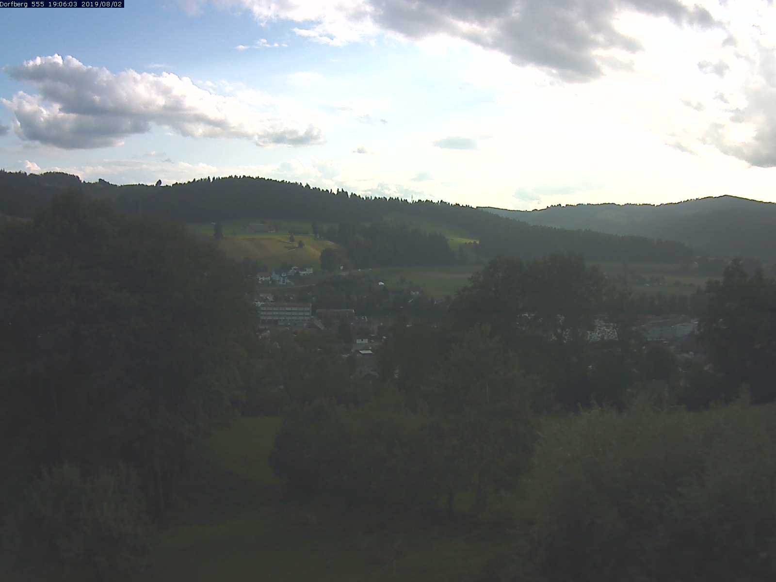 Webcam-Bild: Aussicht vom Dorfberg in Langnau 20190802-190601