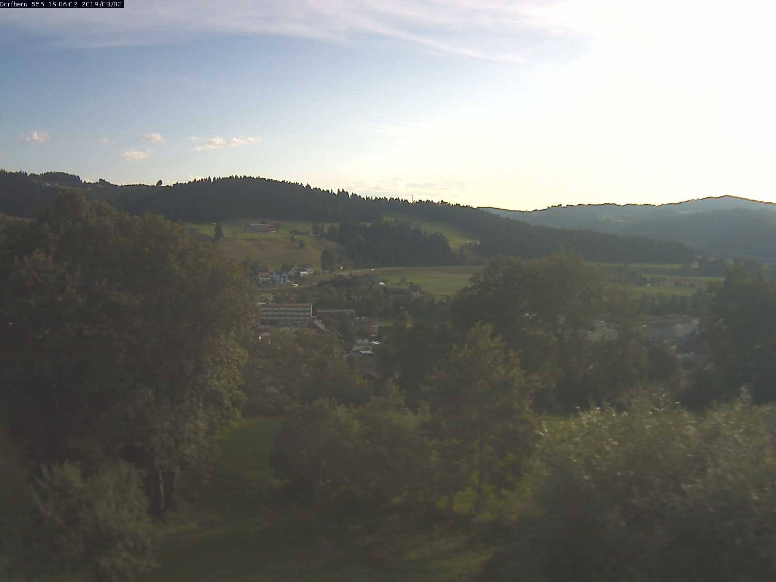 Webcam-Bild: Aussicht vom Dorfberg in Langnau 20190803-190601