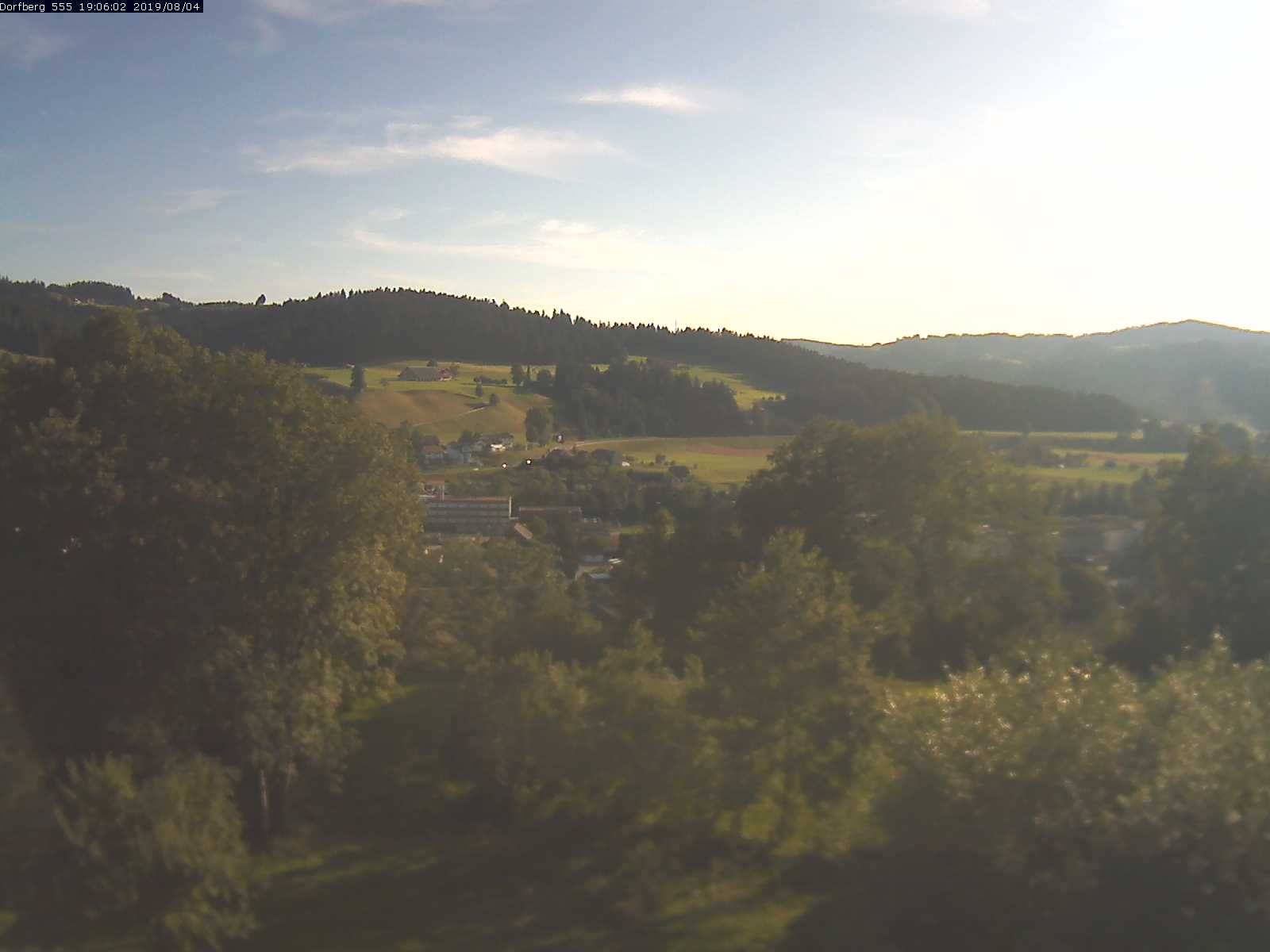 Webcam-Bild: Aussicht vom Dorfberg in Langnau 20190804-190601