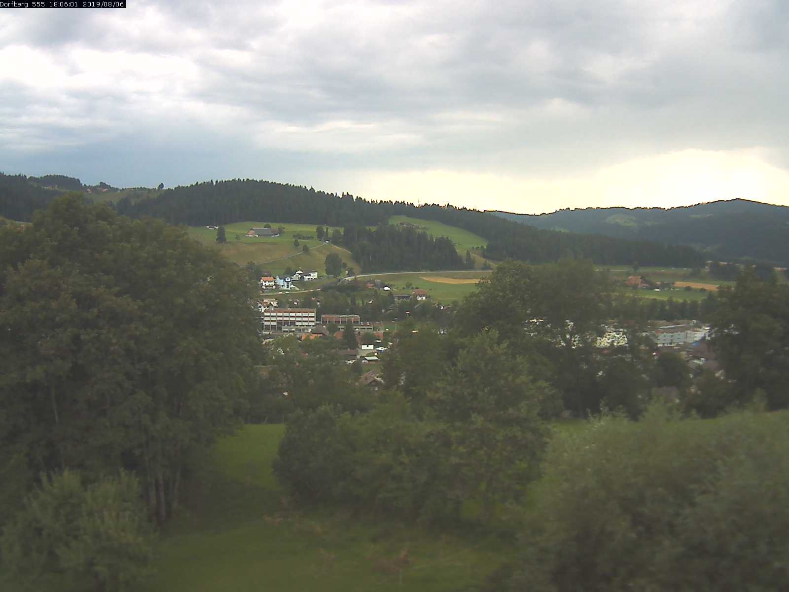 Webcam-Bild: Aussicht vom Dorfberg in Langnau 20190806-180601