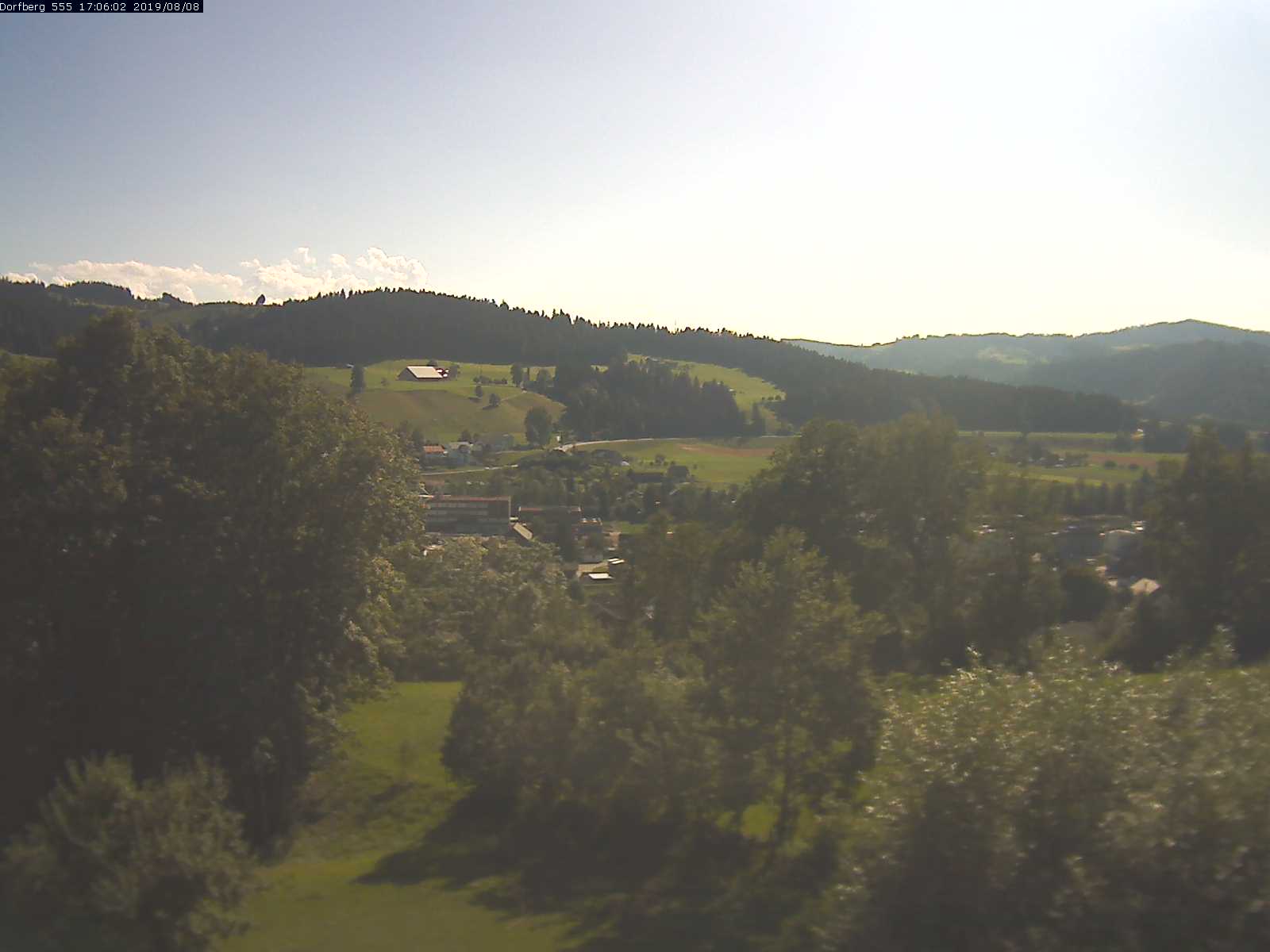 Webcam-Bild: Aussicht vom Dorfberg in Langnau 20190808-170601