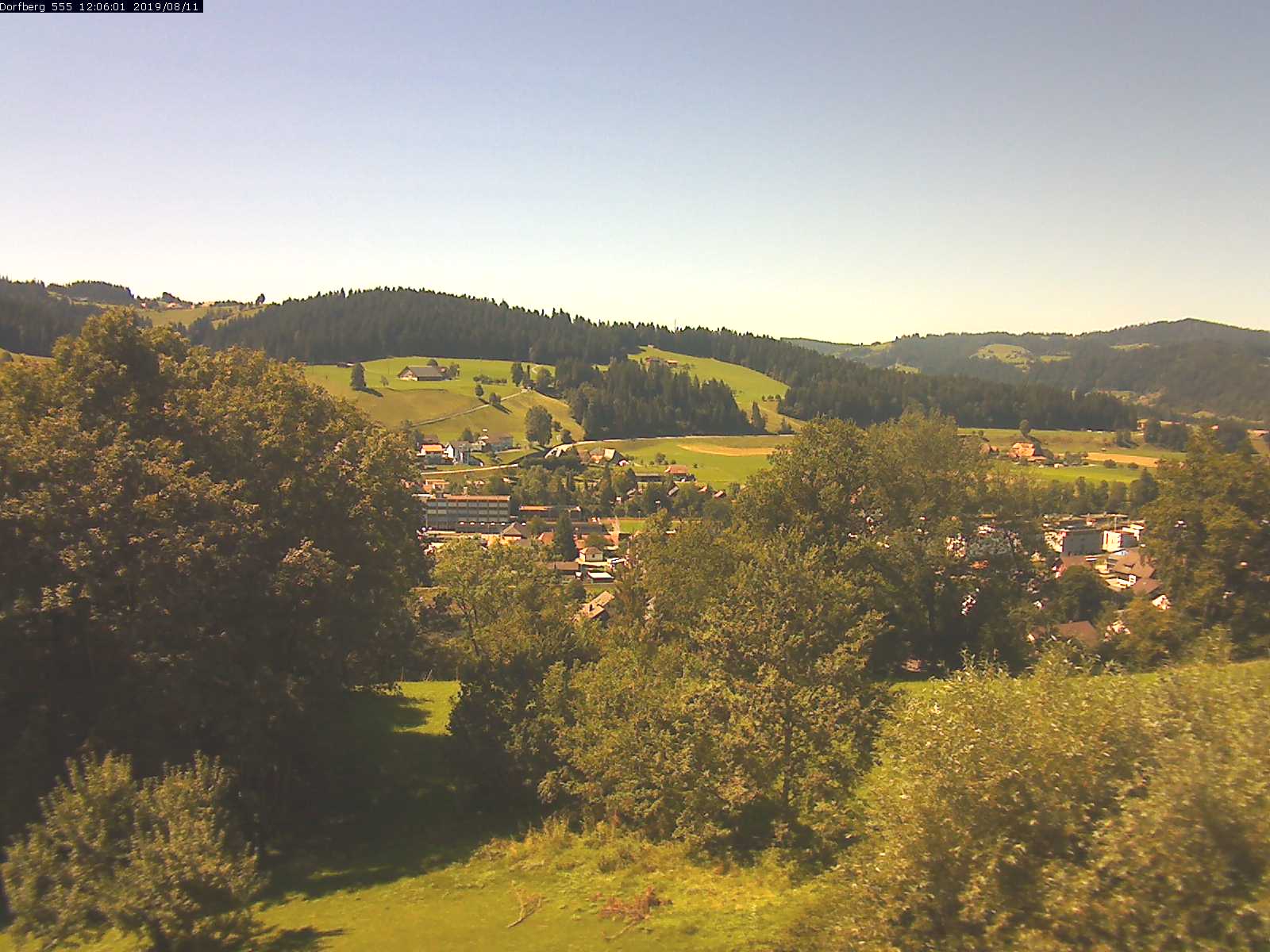 Webcam-Bild: Aussicht vom Dorfberg in Langnau 20190811-120601