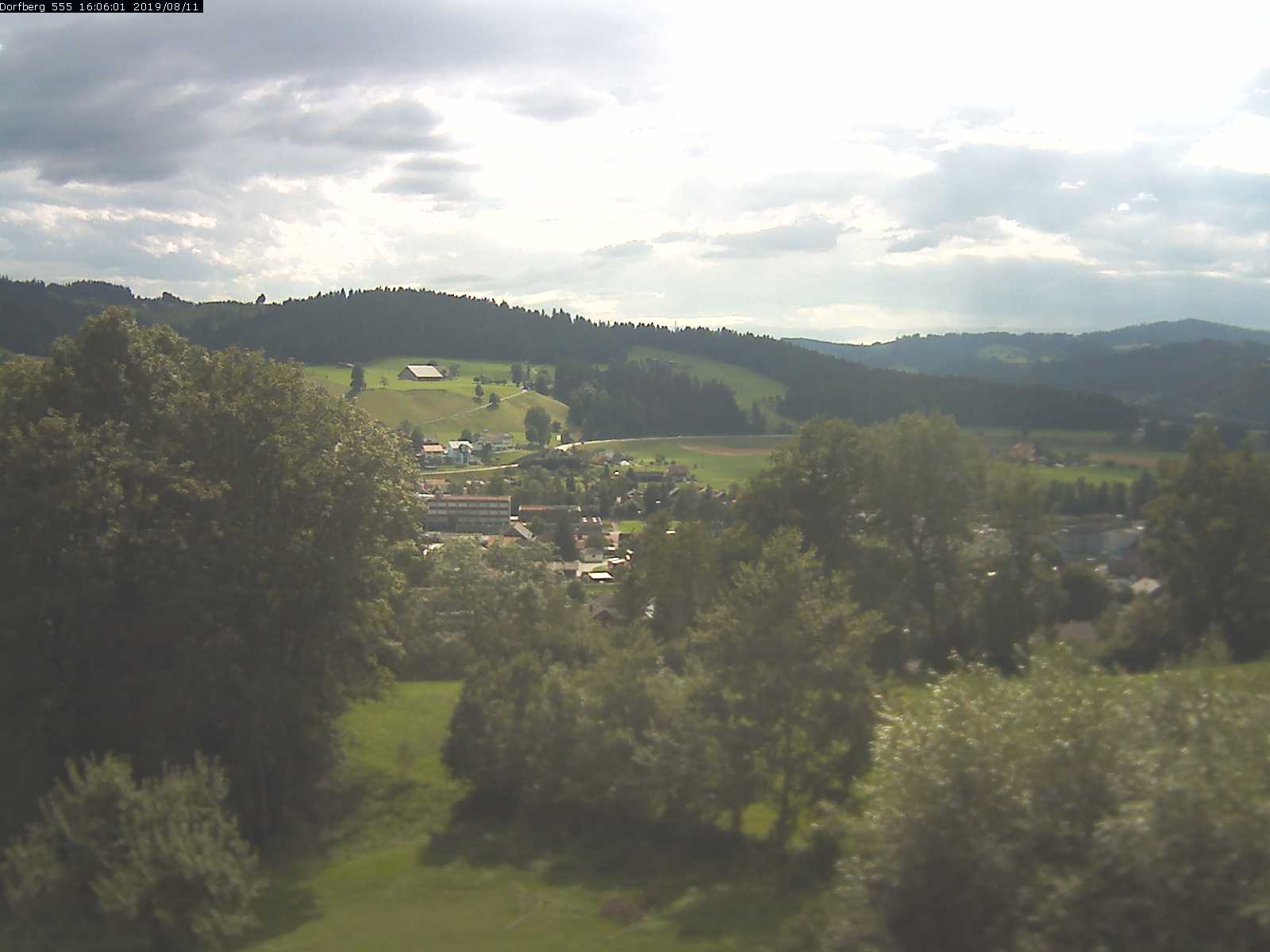 Webcam-Bild: Aussicht vom Dorfberg in Langnau 20190811-160601