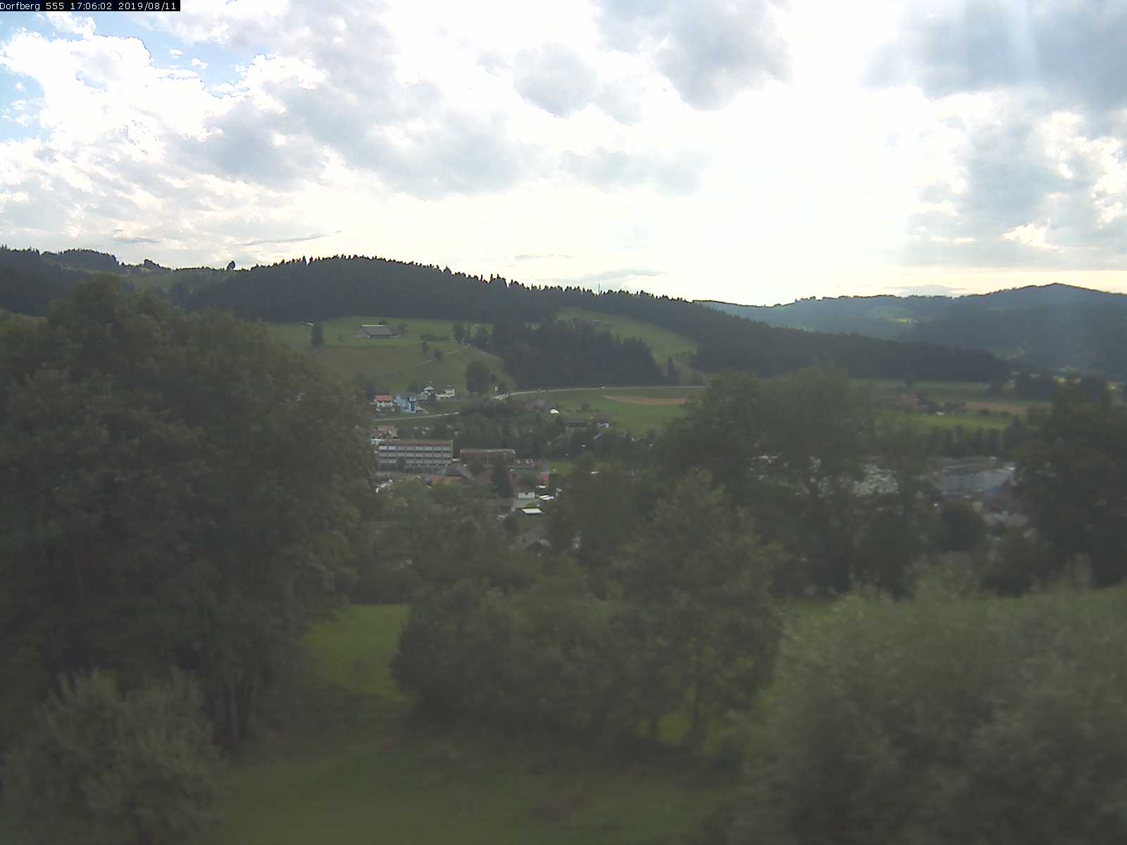 Webcam-Bild: Aussicht vom Dorfberg in Langnau 20190811-170601