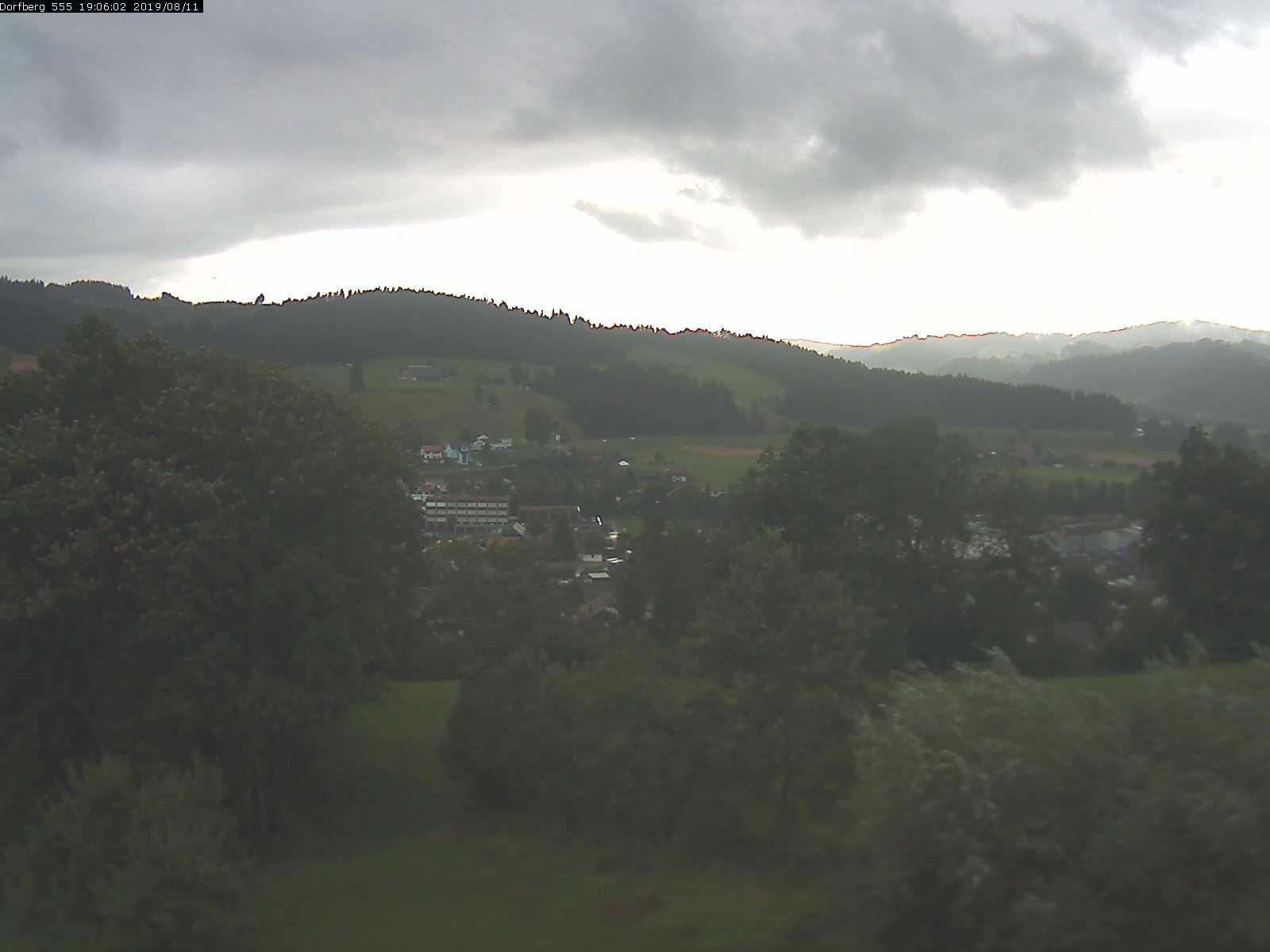 Webcam-Bild: Aussicht vom Dorfberg in Langnau 20190811-190601