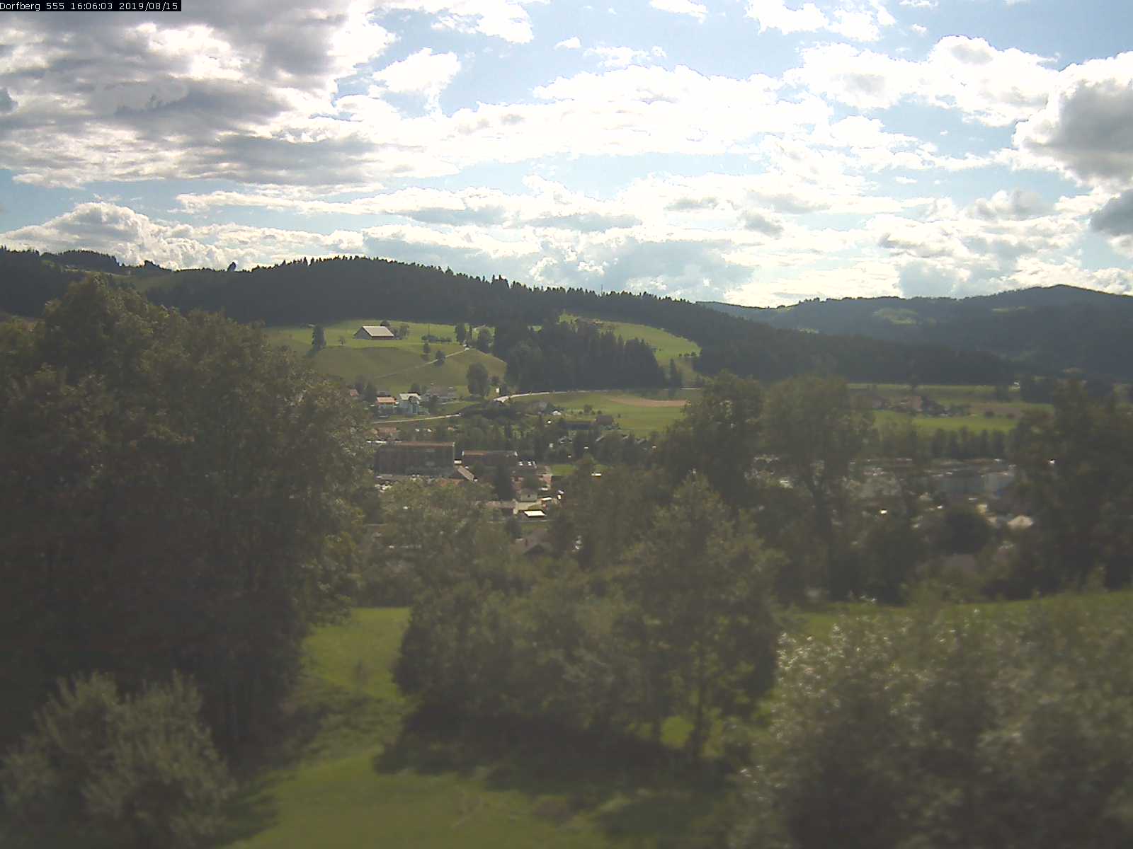 Webcam-Bild: Aussicht vom Dorfberg in Langnau 20190815-160601