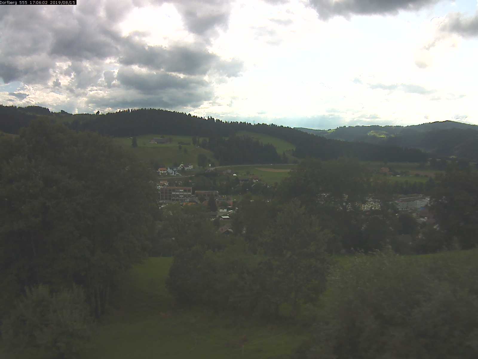 Webcam-Bild: Aussicht vom Dorfberg in Langnau 20190815-170601