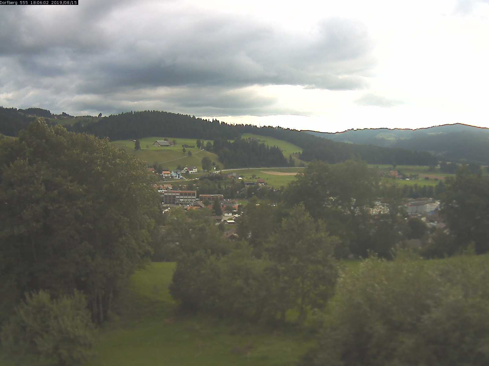 Webcam-Bild: Aussicht vom Dorfberg in Langnau 20190815-180601