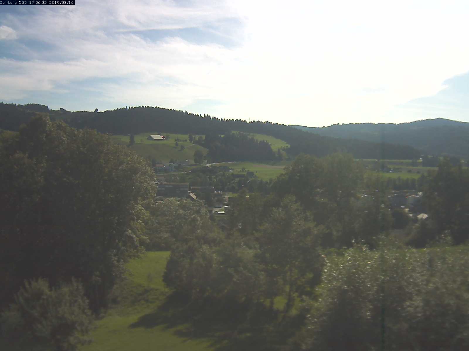 Webcam-Bild: Aussicht vom Dorfberg in Langnau 20190816-170601
