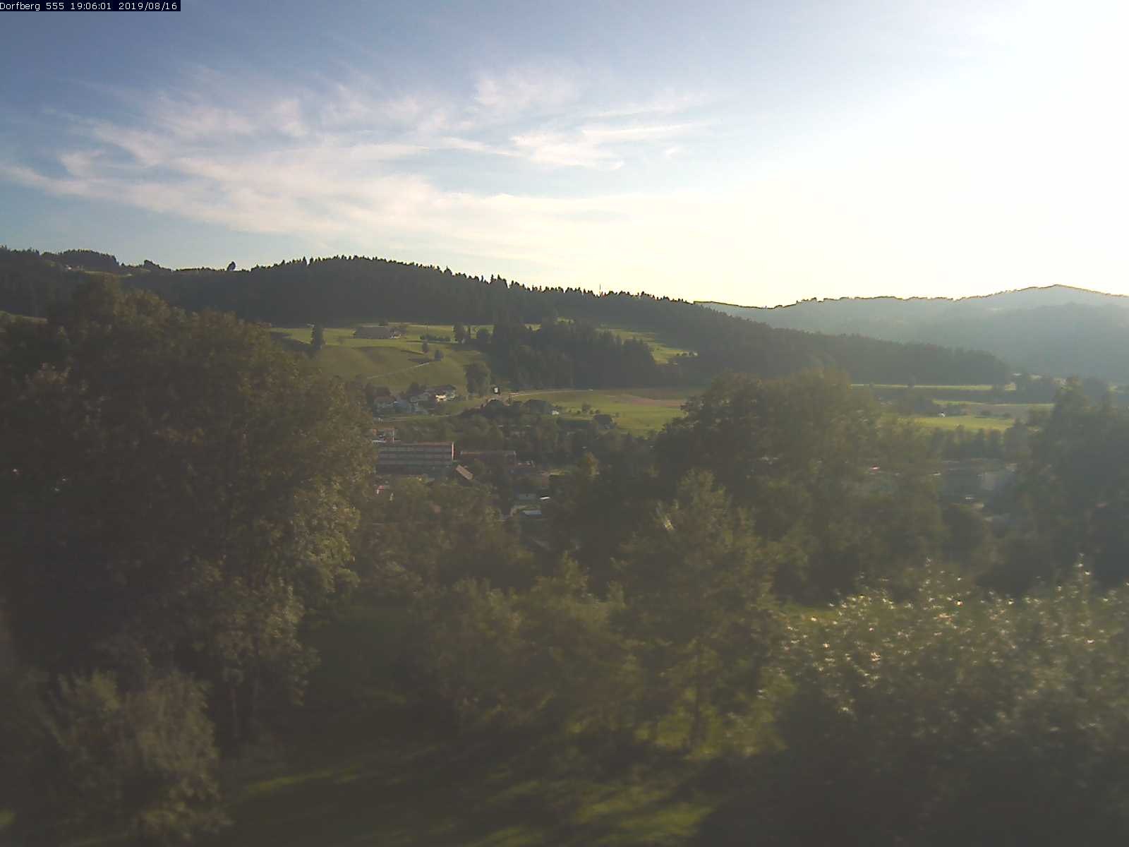 Webcam-Bild: Aussicht vom Dorfberg in Langnau 20190816-190601