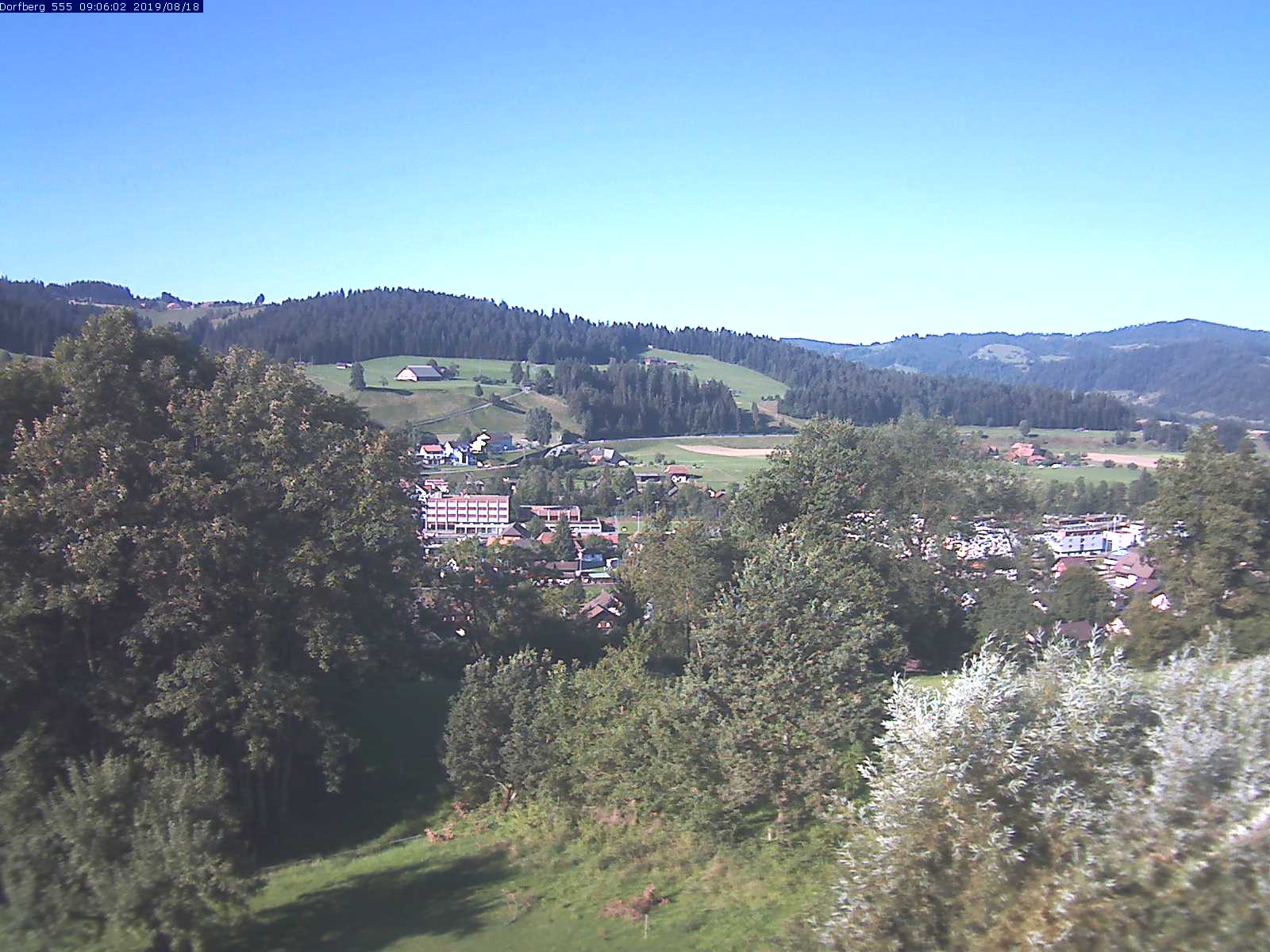Webcam-Bild: Aussicht vom Dorfberg in Langnau 20190818-090601