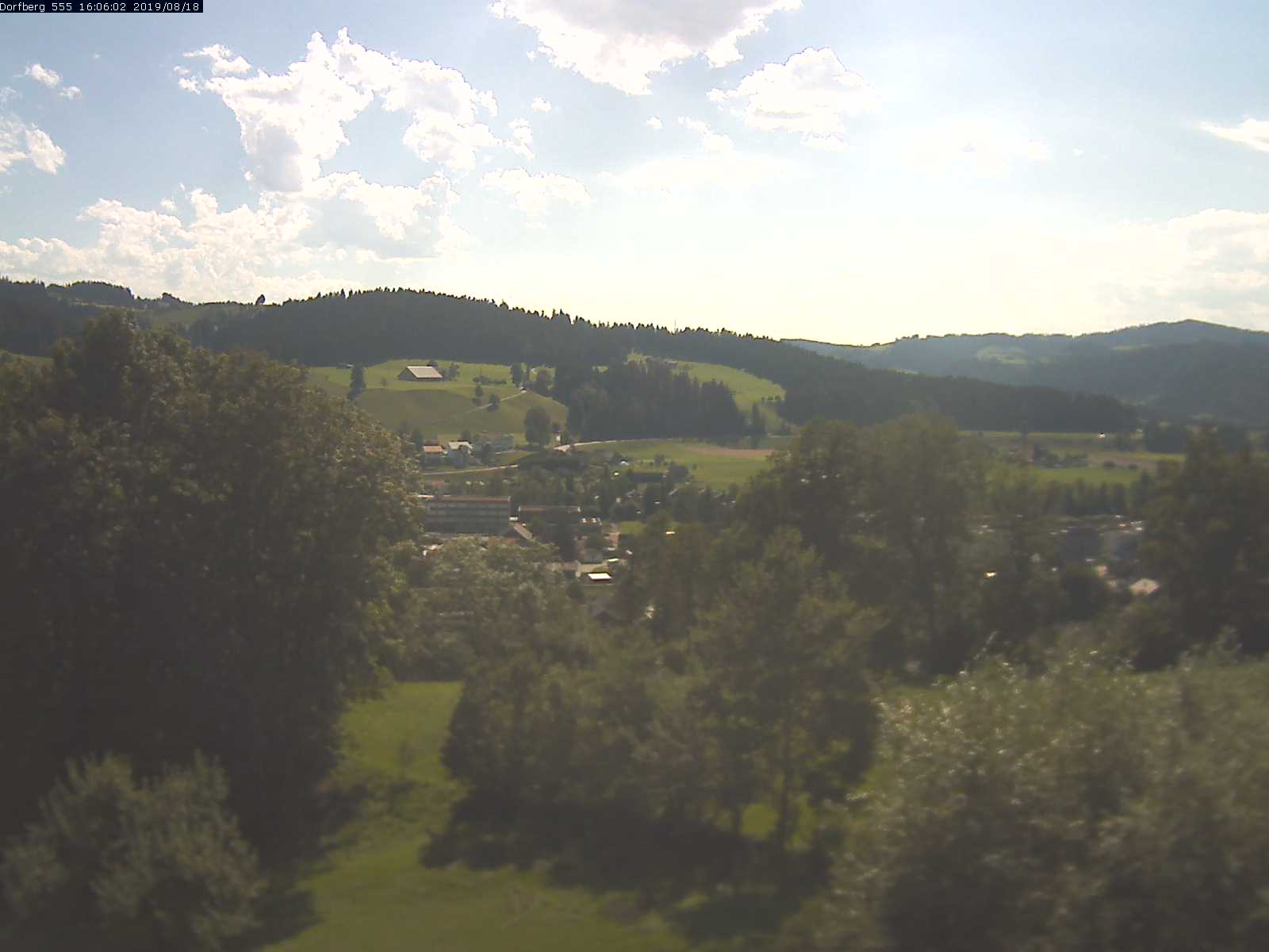 Webcam-Bild: Aussicht vom Dorfberg in Langnau 20190818-160601