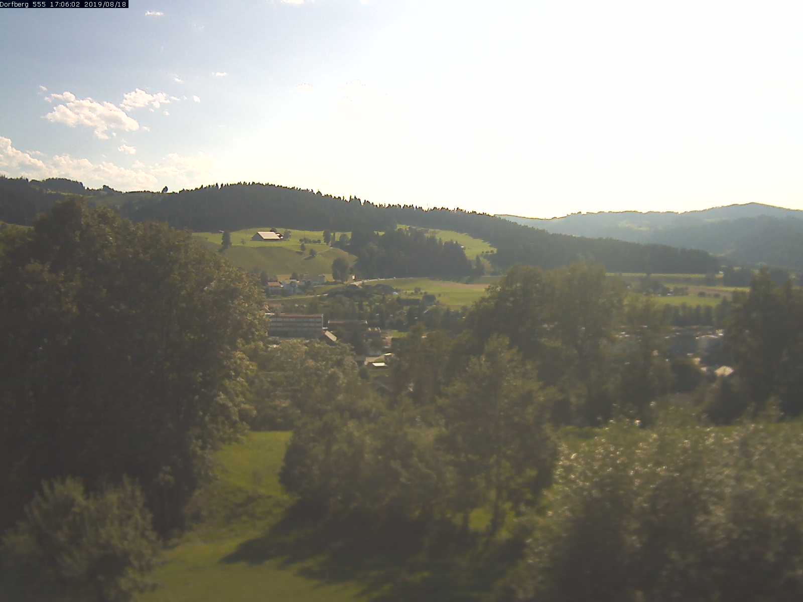 Webcam-Bild: Aussicht vom Dorfberg in Langnau 20190818-170601