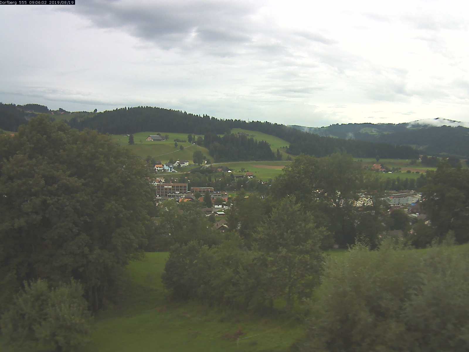 Webcam-Bild: Aussicht vom Dorfberg in Langnau 20190819-090601