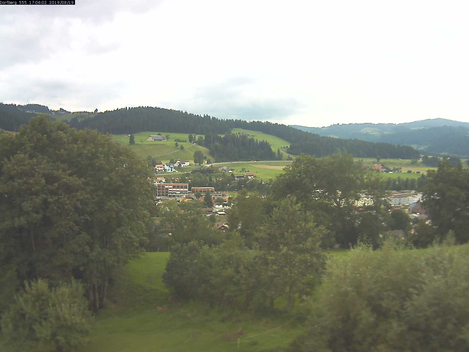 Webcam-Bild: Aussicht vom Dorfberg in Langnau 20190819-170602