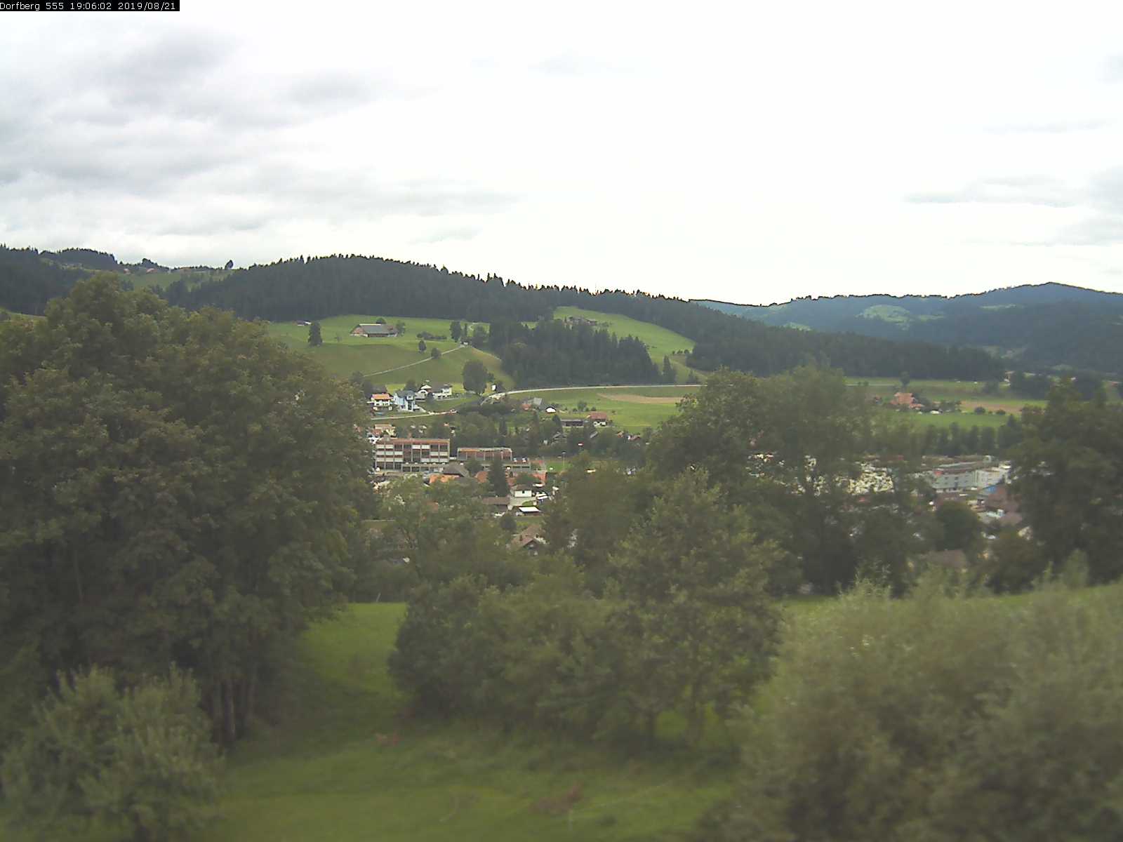 Webcam-Bild: Aussicht vom Dorfberg in Langnau 20190821-190601