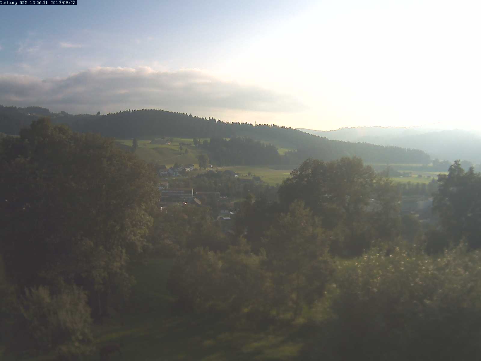 Webcam-Bild: Aussicht vom Dorfberg in Langnau 20190822-190601