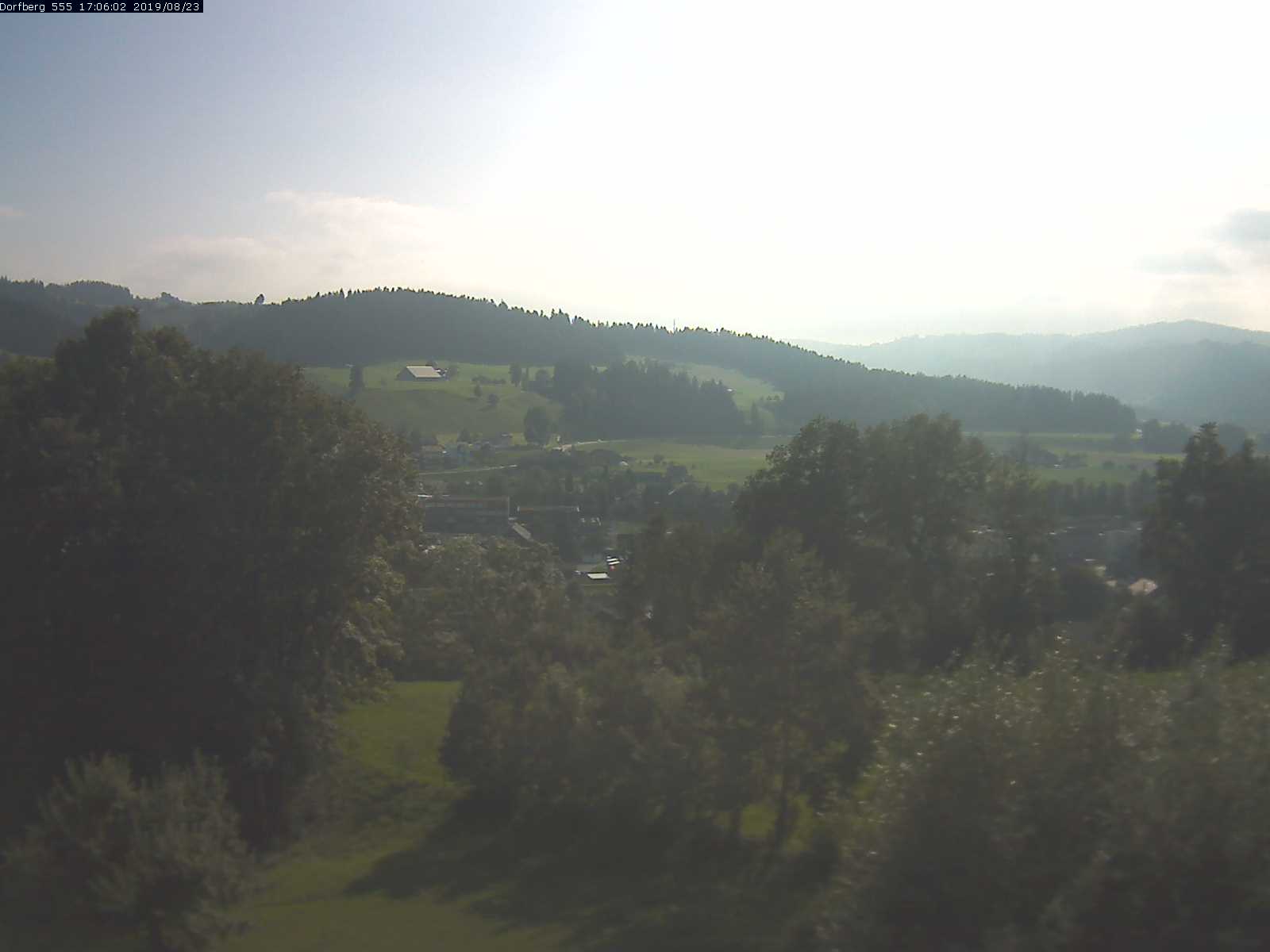 Webcam-Bild: Aussicht vom Dorfberg in Langnau 20190823-170601