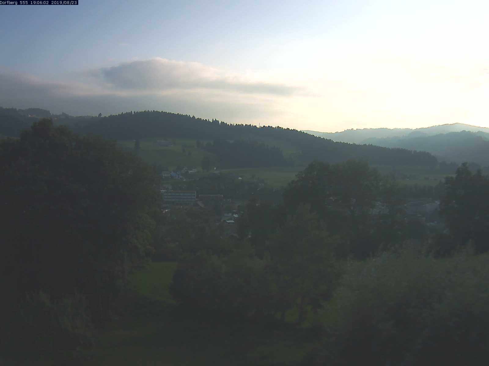 Webcam-Bild: Aussicht vom Dorfberg in Langnau 20190823-190601