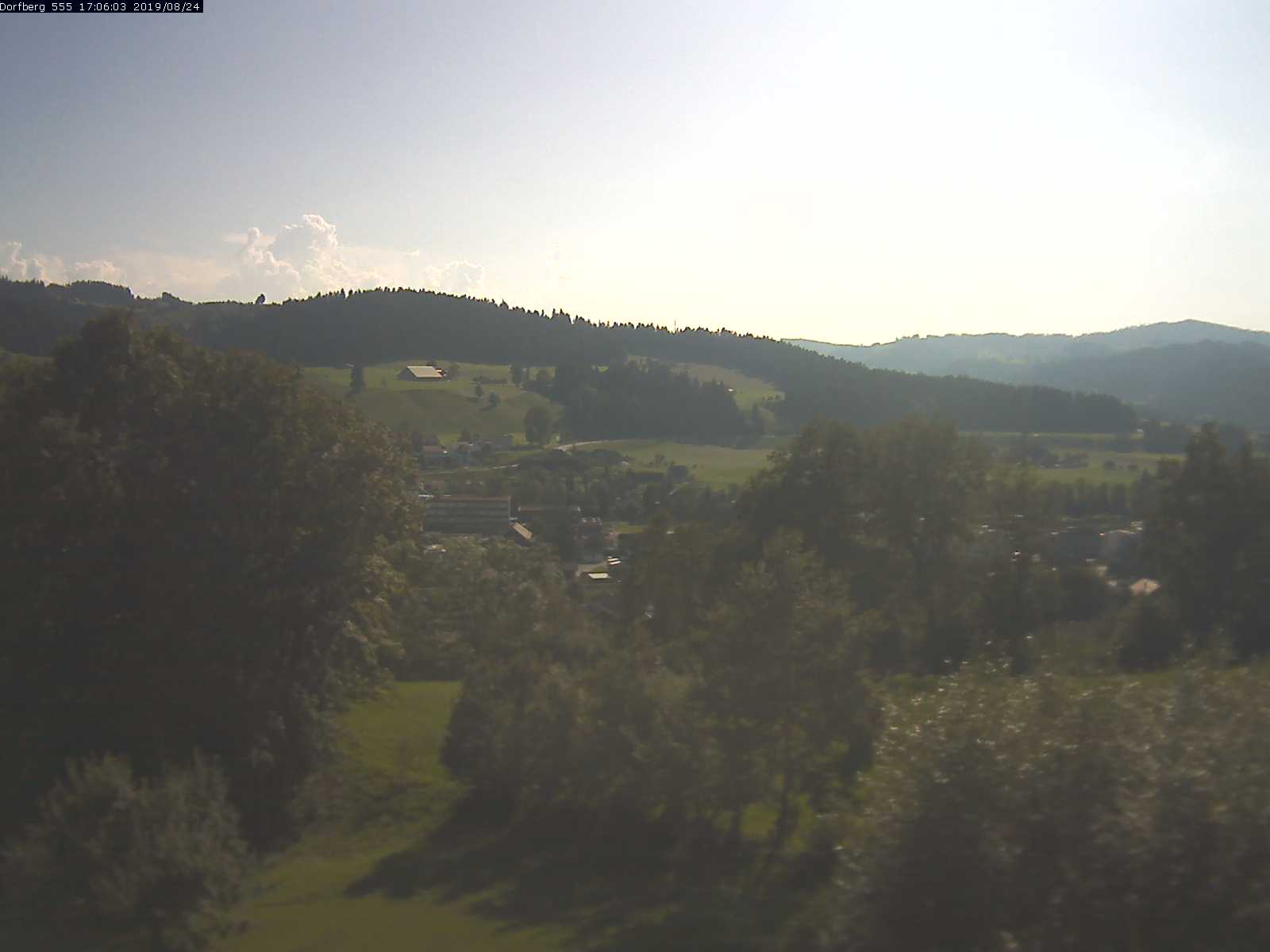 Webcam-Bild: Aussicht vom Dorfberg in Langnau 20190824-170601