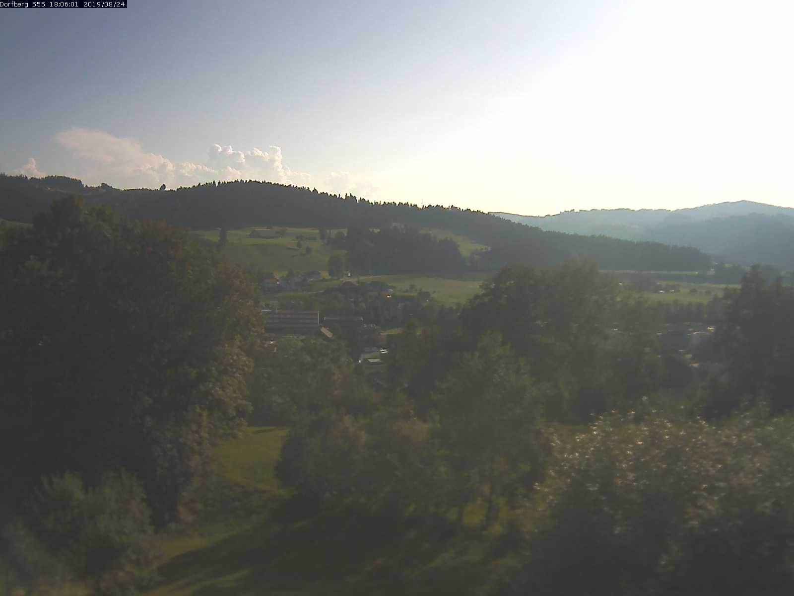 Webcam-Bild: Aussicht vom Dorfberg in Langnau 20190824-180601